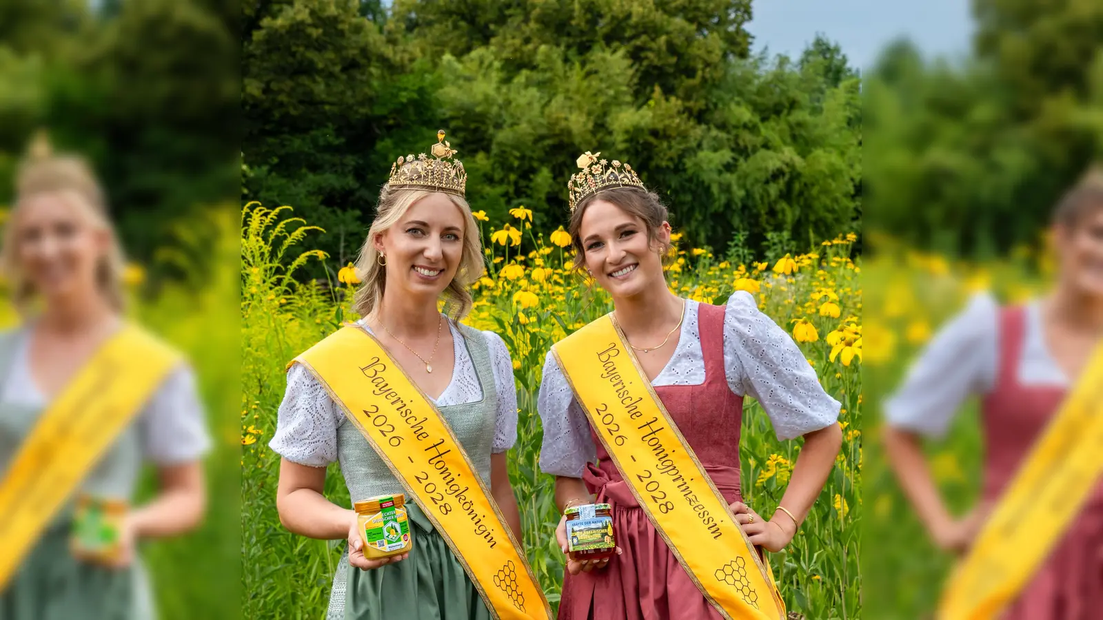 Royales Dreamteam: Ramona Spitzner aus Weiden (links) ist die neue Bayerische Honigkönigin 2026-2028, Marina Harsch wurde zur Bayerischen Honigprinzessin 2026-2028 gekürt. (Bild: LVBI/VBB)