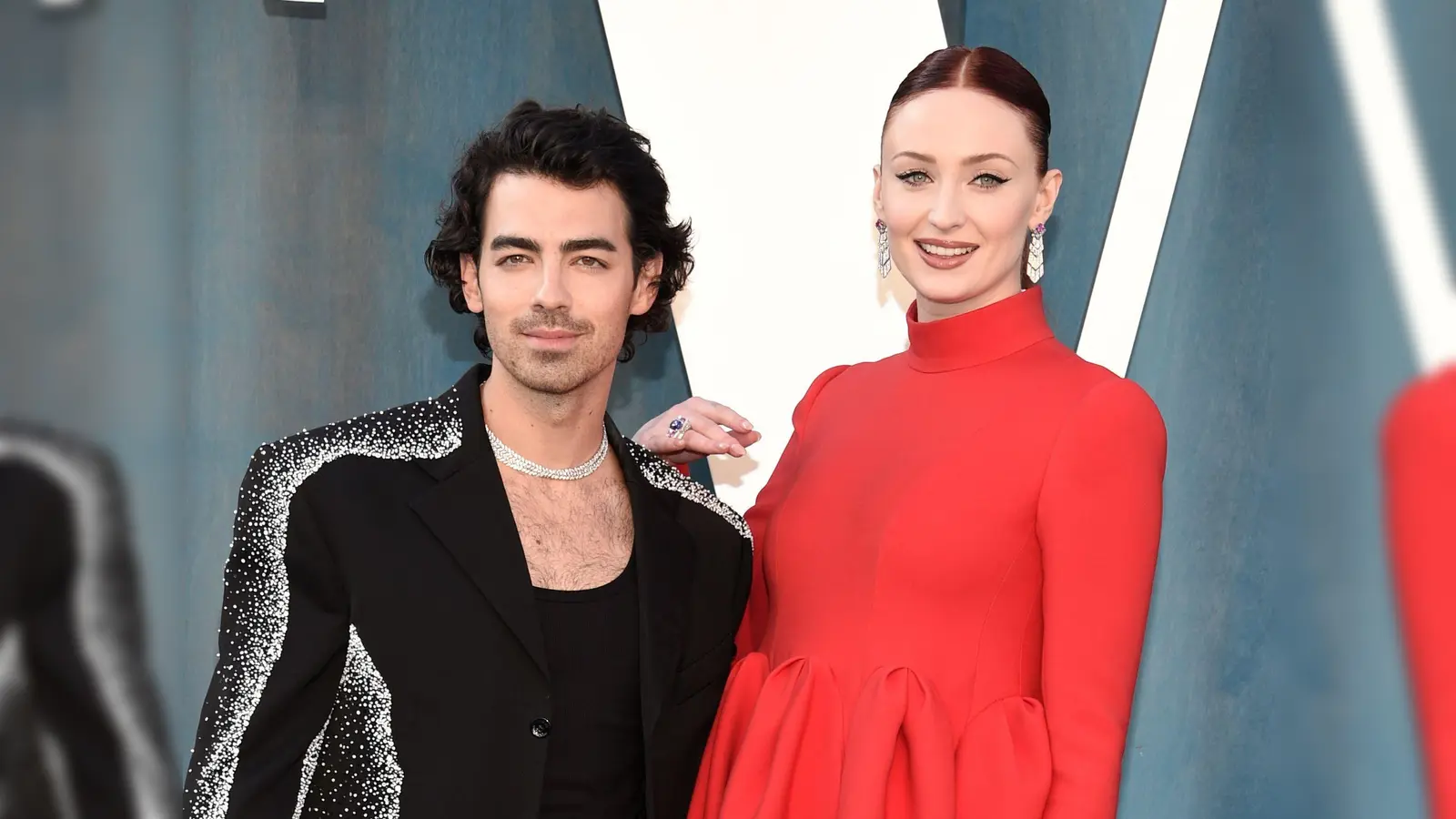 Die britische Schauspielerin Sophie Turner und der US-Sänger Joe Jonas gaben vor rund zwei Wochen ihre Scheidungspläne bekannt. (Bild: Evan Agostini/Invision via AP/dpa)