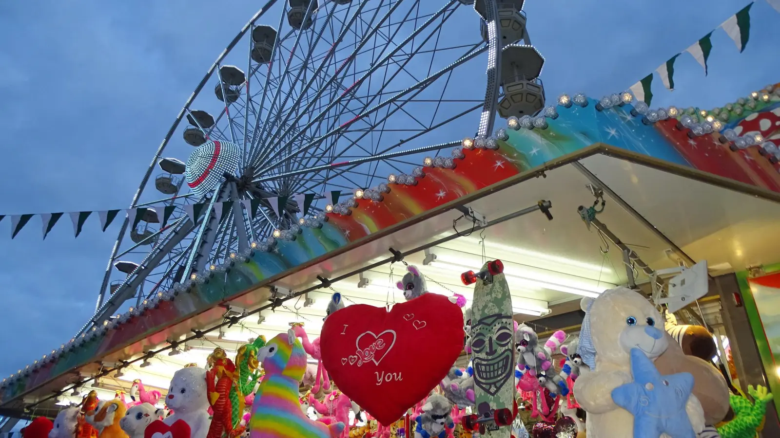 Die Liebe zum Frühlingsfest vertrieb die dunklen Wolken. (Archivbild: Dobmeier)