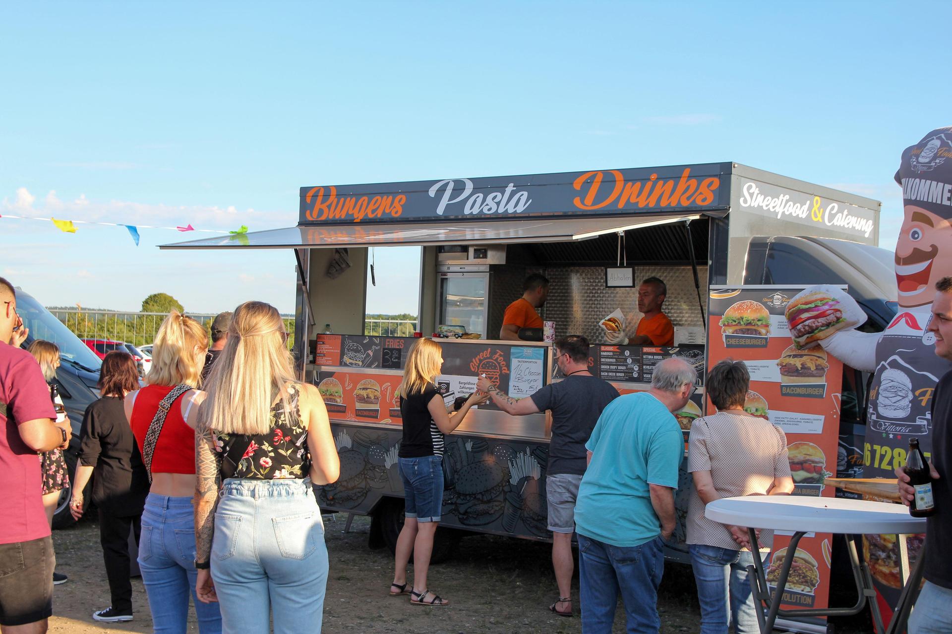 Das Foodtruck Festival in Weiden.  (Bild: Lea Stecher)