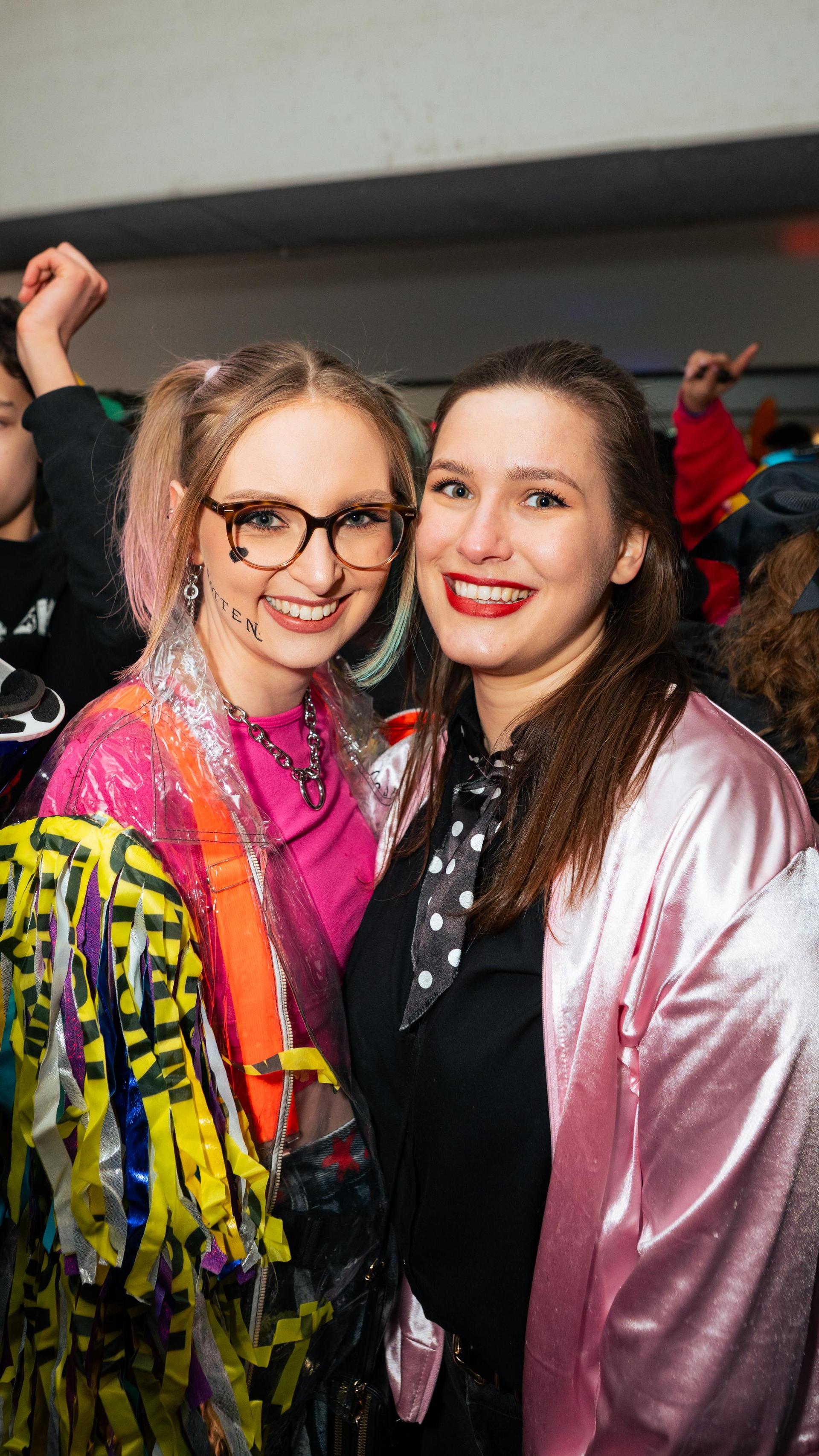 Erst Faschingszug, dann Afterparty in Neustadt. Wir haben die Bilder.  (Bild: Hannes Stock)