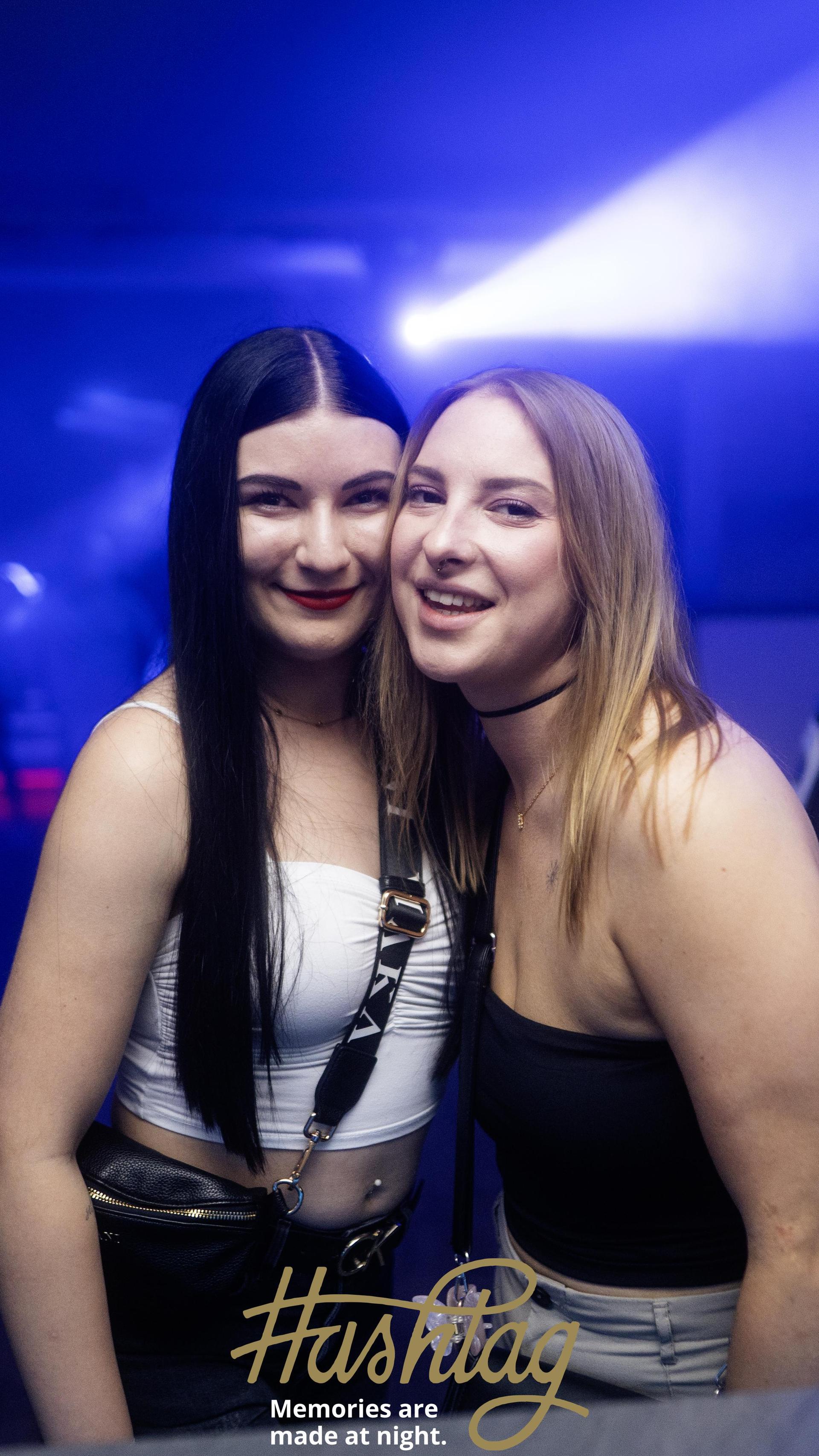 Die „Blackedout”-Party im Hashtag. (Bild: Hannes Stock)