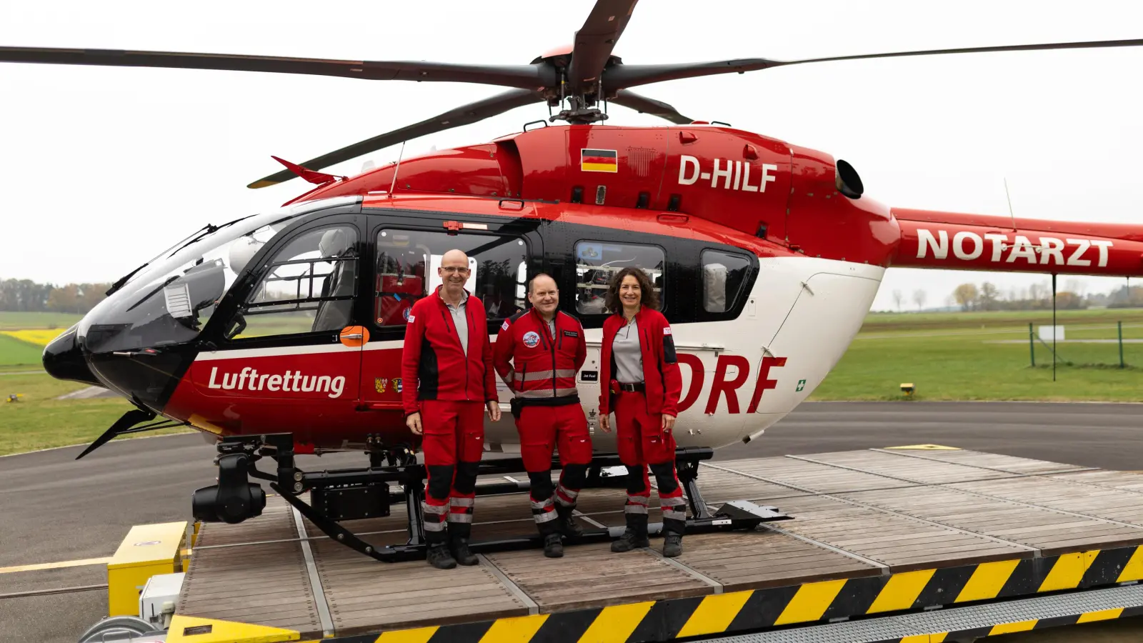 Peter, Patrick und Ilona retten mit Helikopter „Christoph 80” Leben.  (Bild: Johanna Nübler)