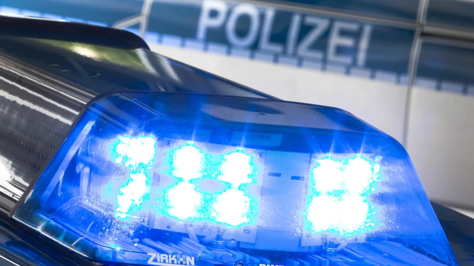Unbekannte haben eine Hausfassade in Weiden mit Eiern beworfen. (Symbolbild: Friso Gentsch/dpa)