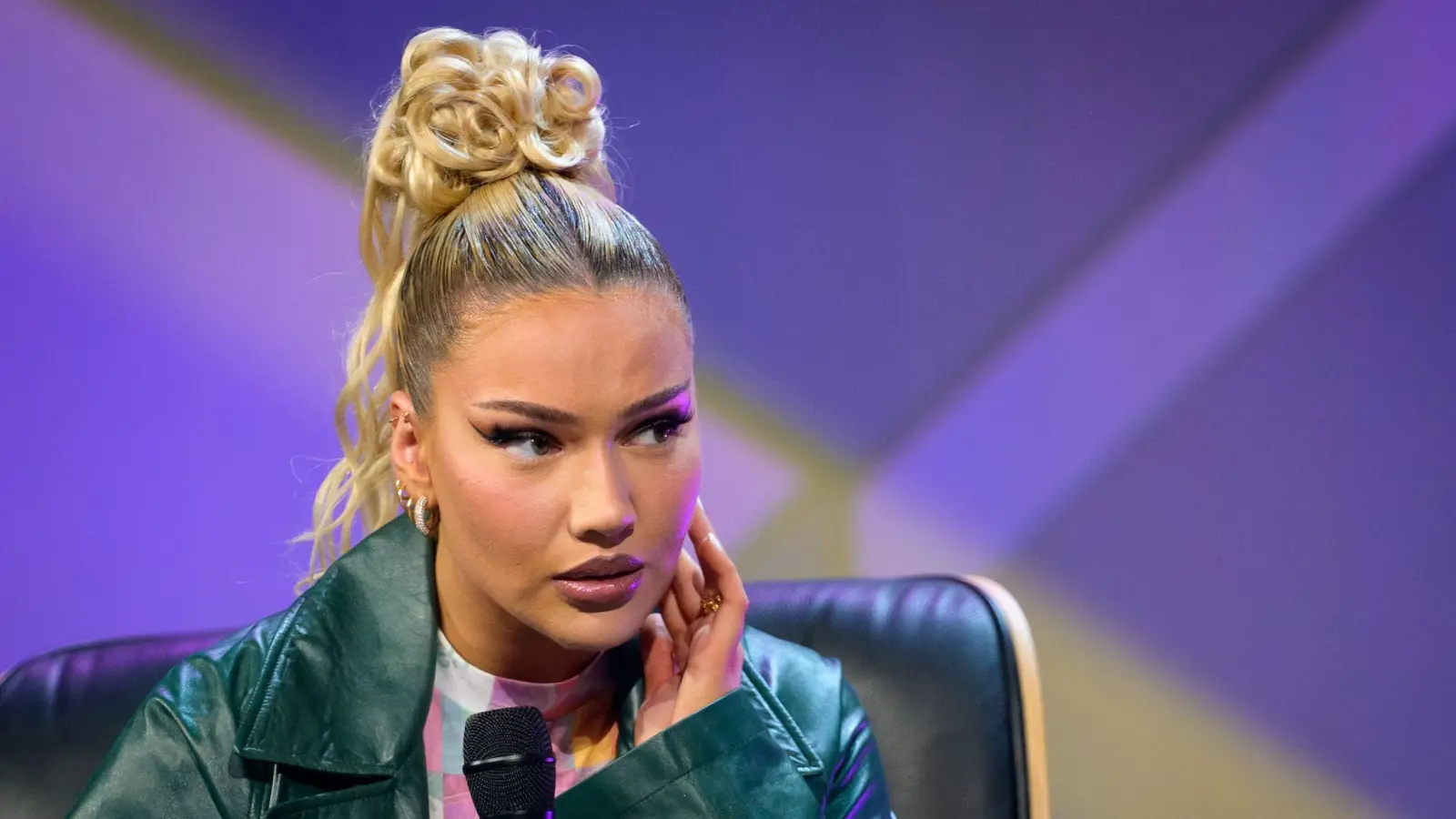 Weiter auf Platz eins mit „Bauch Beine Po“-Training: Shirin David. (Archivbild) (Bild: Jonas Walzberg/dpa)