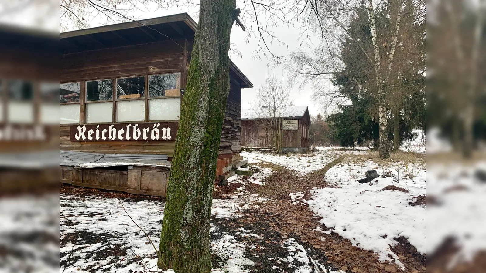 Auf dem Gelände südlich der Gaststätte „Am Postkeller” sollen ein Studentenwohnheim und ein neuer Kindergarten entstehen.  (Bild: Gabi Schönberger)