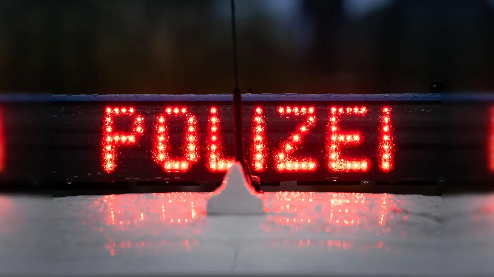 Die Weidener Polizei hat einem 21-Jährigen die Weiterfahrt mit seinem Auto verboten – der junge Mann habe „alkoholbedingte Ausfallerscheinungen” gezeigt. (Symbolbild: Soeren Stache/dpa)