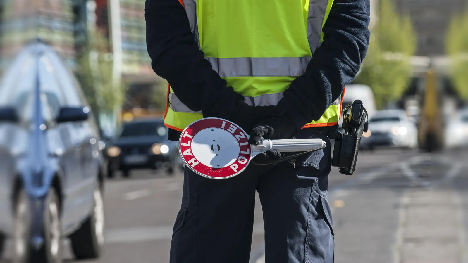 Die Grenzpolizei Waidhaus schnappte einen zur Fahndung ausgeschriebenen Tankbetrüger. (Bild: Paul Zinken/dpa)