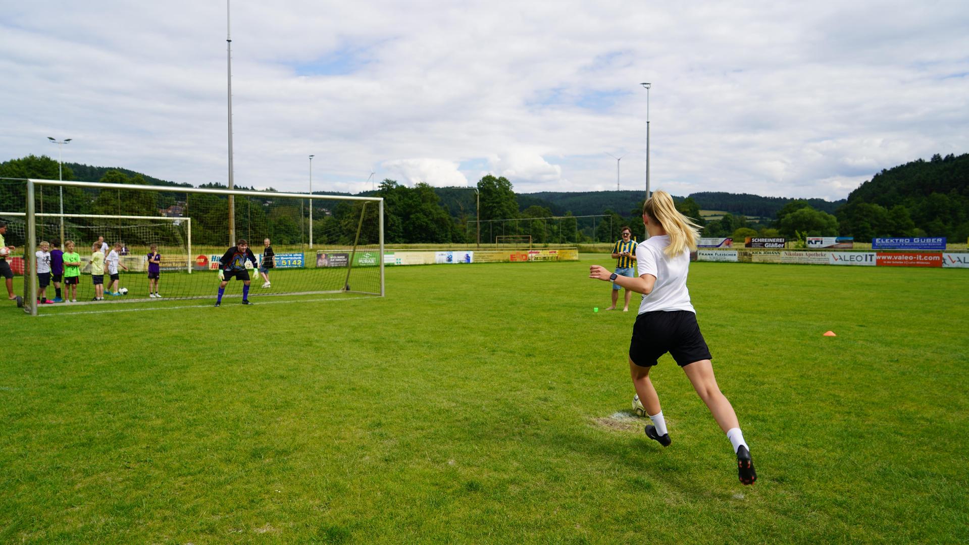 Das Elfmeterturnier beim FC Luhe-Markt. (Bild: mcl)