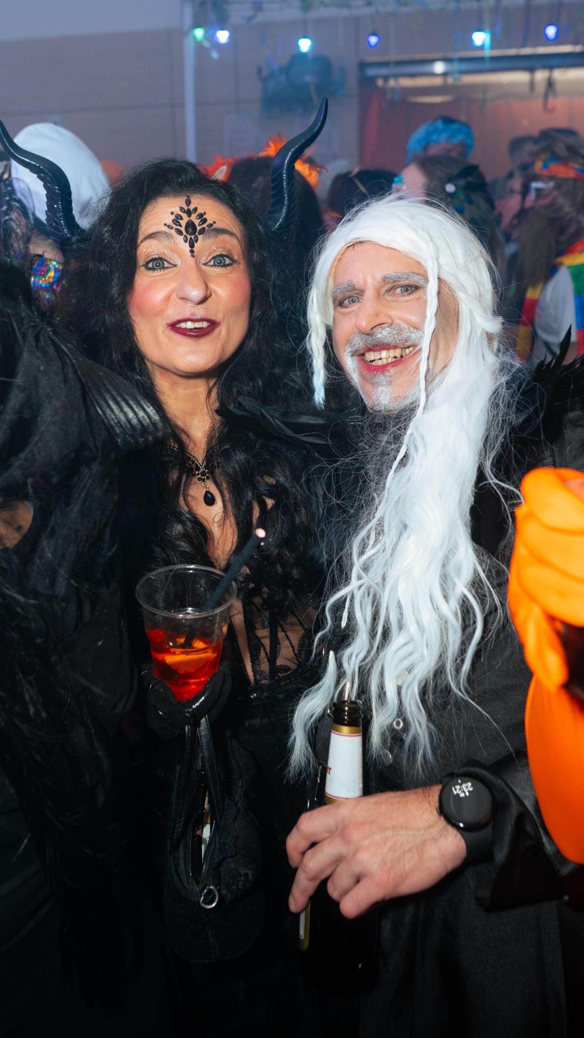 Am Sportlerball in Schirmitz gings mit Vollgas weiter im Faschingstreiben.  (Bild: Hannes Stock)