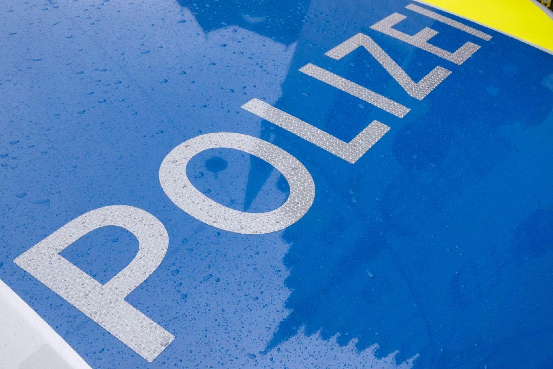 In Leuchtenberg wurde ein Mountainbike samt Helm aus einer Garage gestohlen. (Symbolbild: Peter Kneffel/dpa)