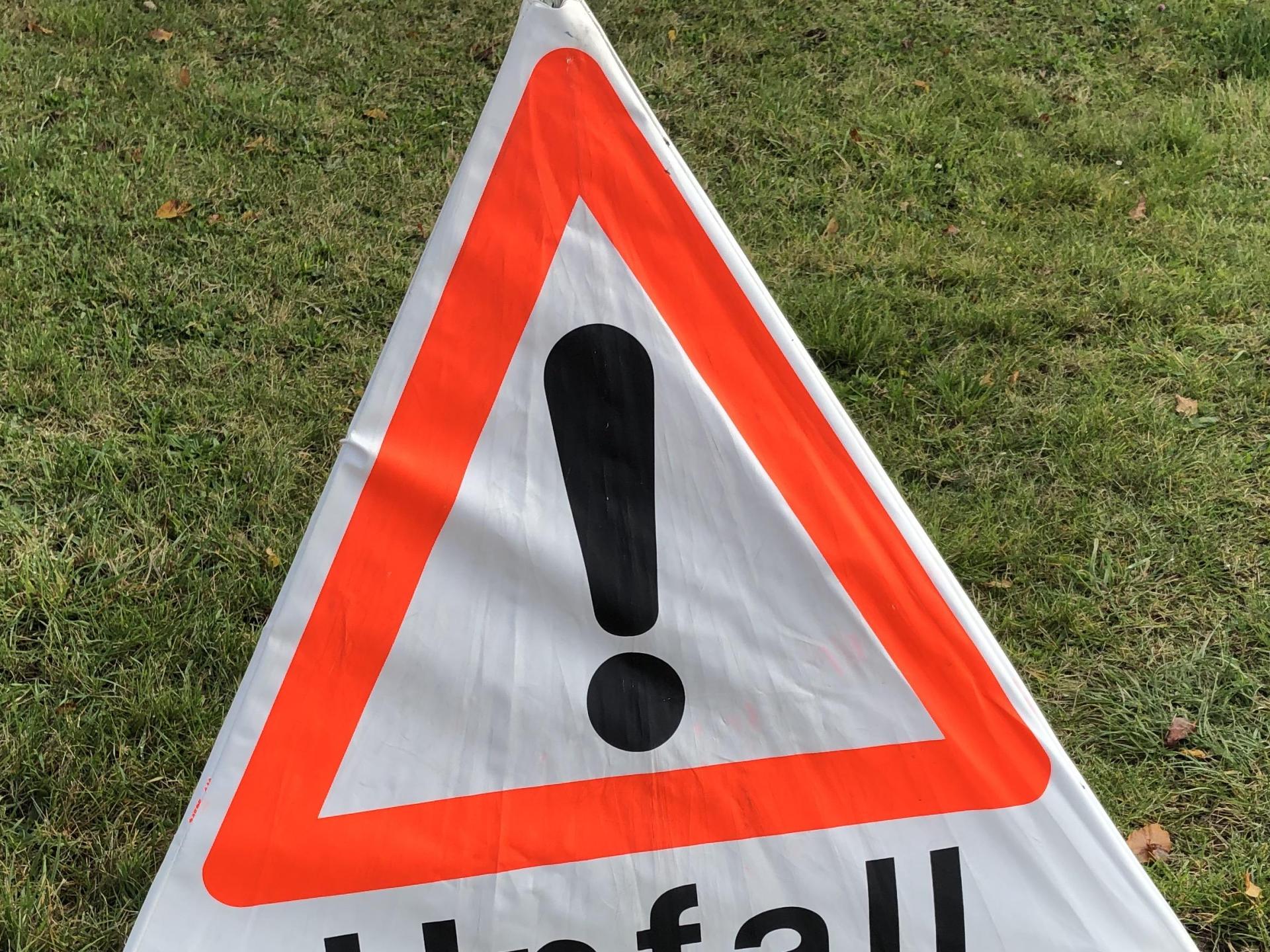 Ein Auffahrunfall auf der B 22 bei Weiden führte zu leichten Verletzungen und einem Sachschaden von 5000 Euro.  (Symbolbild: Heike Unger)