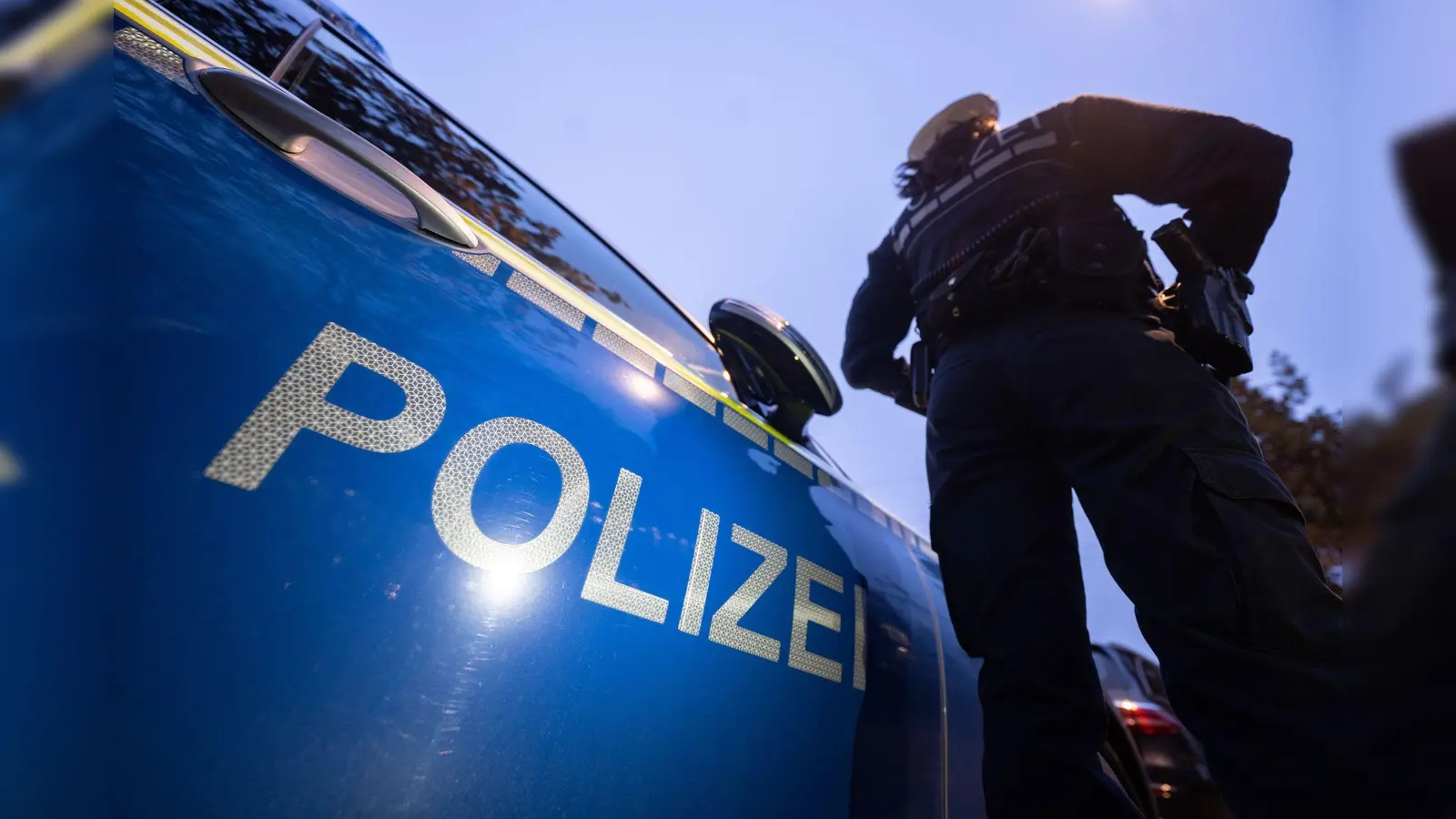 Weil er seine Geldstrafe nicht bezahlt hatte und die Ersatzfreiheitsstrafe nicht angetreten hatte, musste ein 25-Jähriger jetzt ins Gefängnis und die Weihnachtszeit dort verbringen. (Symbolbild: Marijan Murat/dpa)