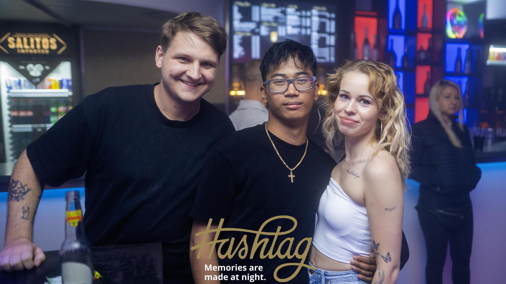 Die „Blackedout”-Party im Hashtag. (Bild: Hannes Stock)