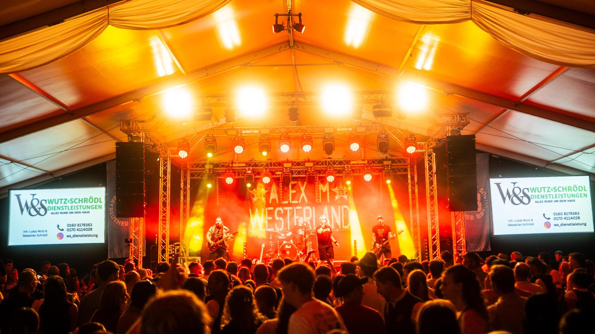 Der letzte Abend auf der Flosser Kirwa! (Bild: Hannes Stock)