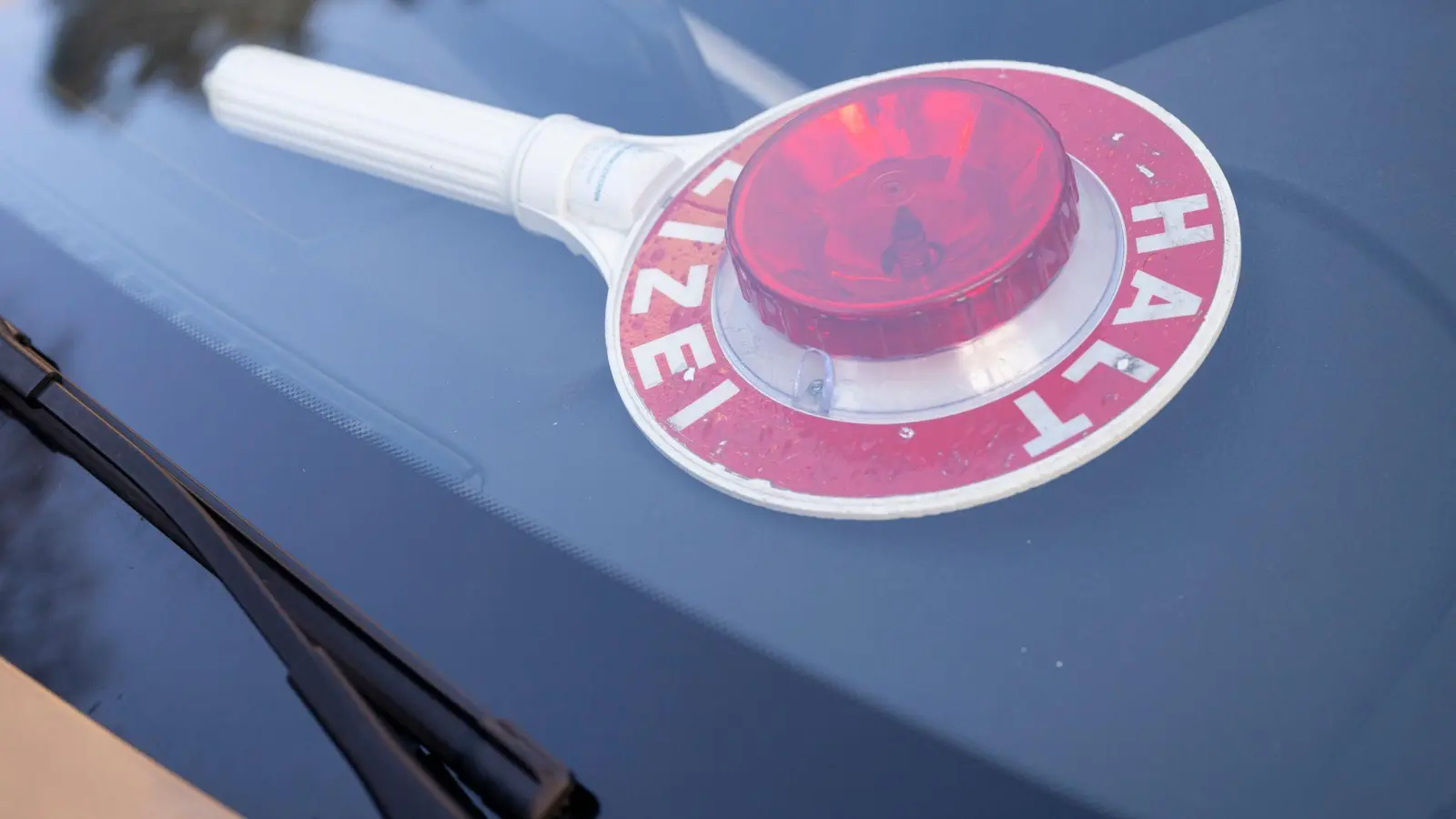 Der Mann hatte den Wagen seiner Ex-Freundin gestohlen. (Symbolbild) (Bild: Peter Kneffel/dpa)