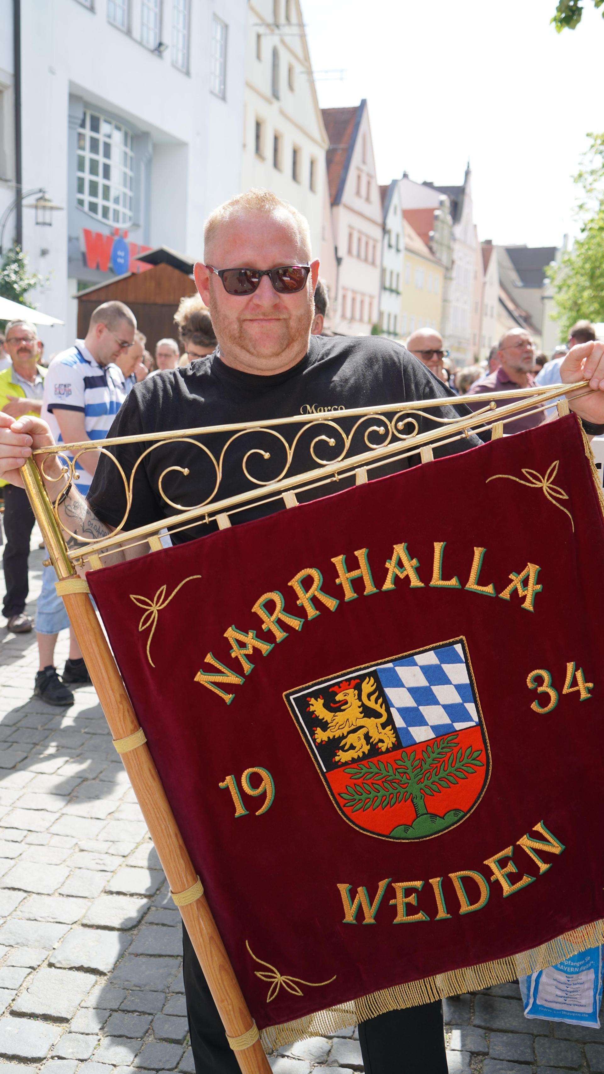 So war das Maibaumaufstellen in Weiden. (Bild: mcl)