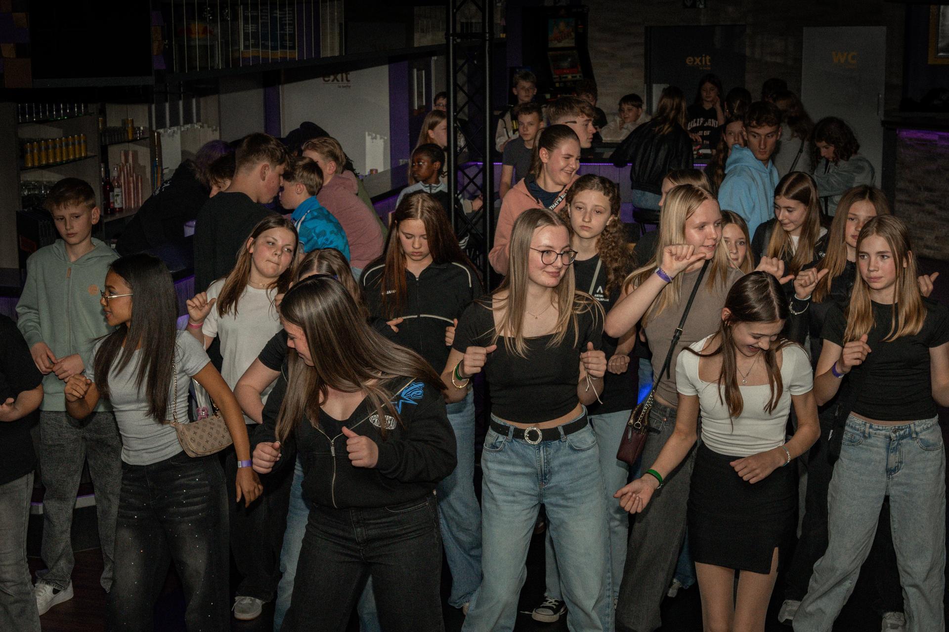 Die Teenieparty im La Belle Waidhaus. (Bild: Timo Kraus)