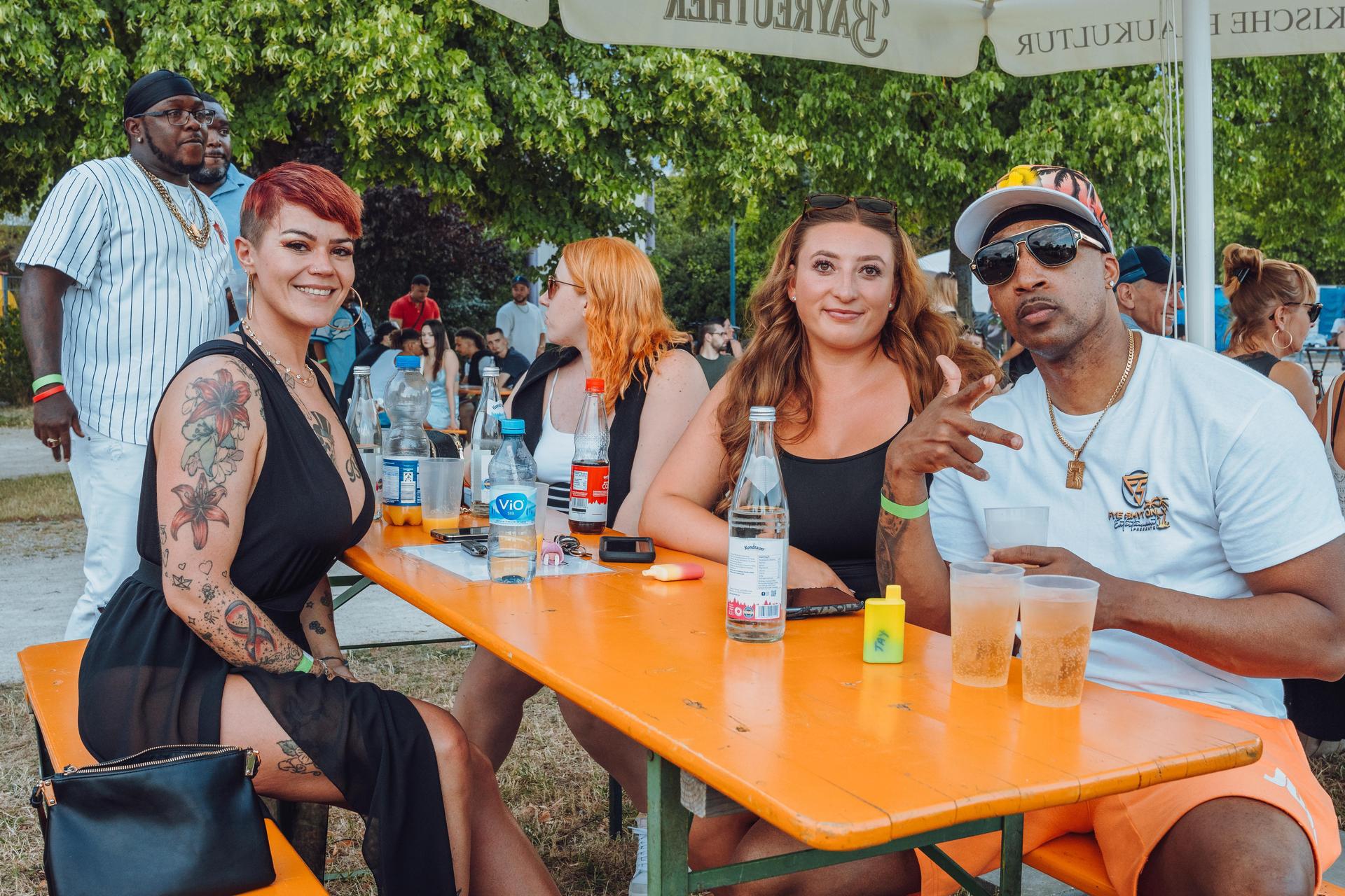 Shisha, Drinks und guter Hip-Hop. So war&#39;s am Hip-Hop BBQ in Amberg.  (Bild: Denise Helmschrott)