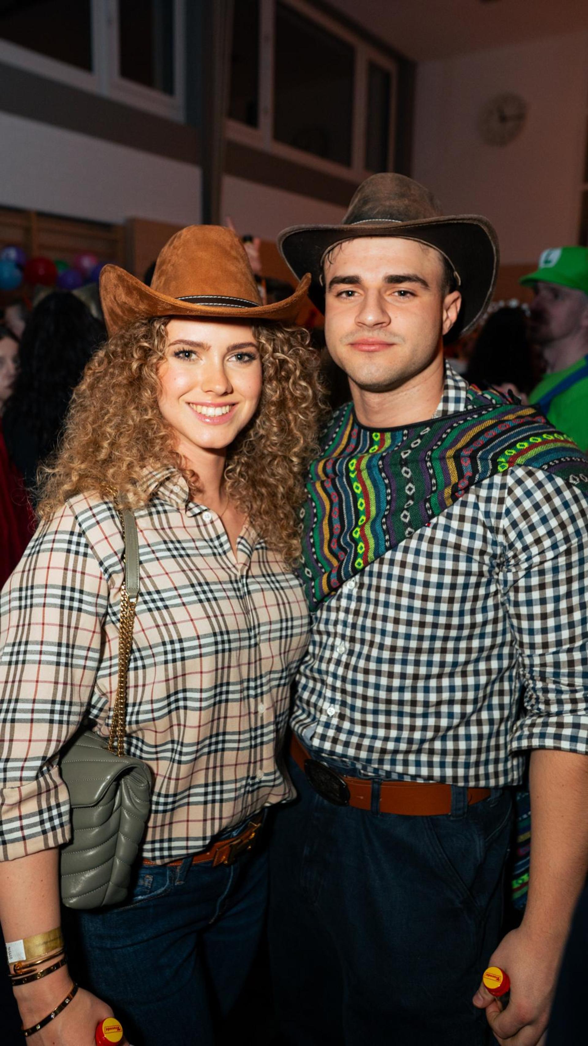 Am Sportlerball in Schirmitz gings mit Vollgas weiter im Faschingstreiben.  (Bild: Hannes Stock)