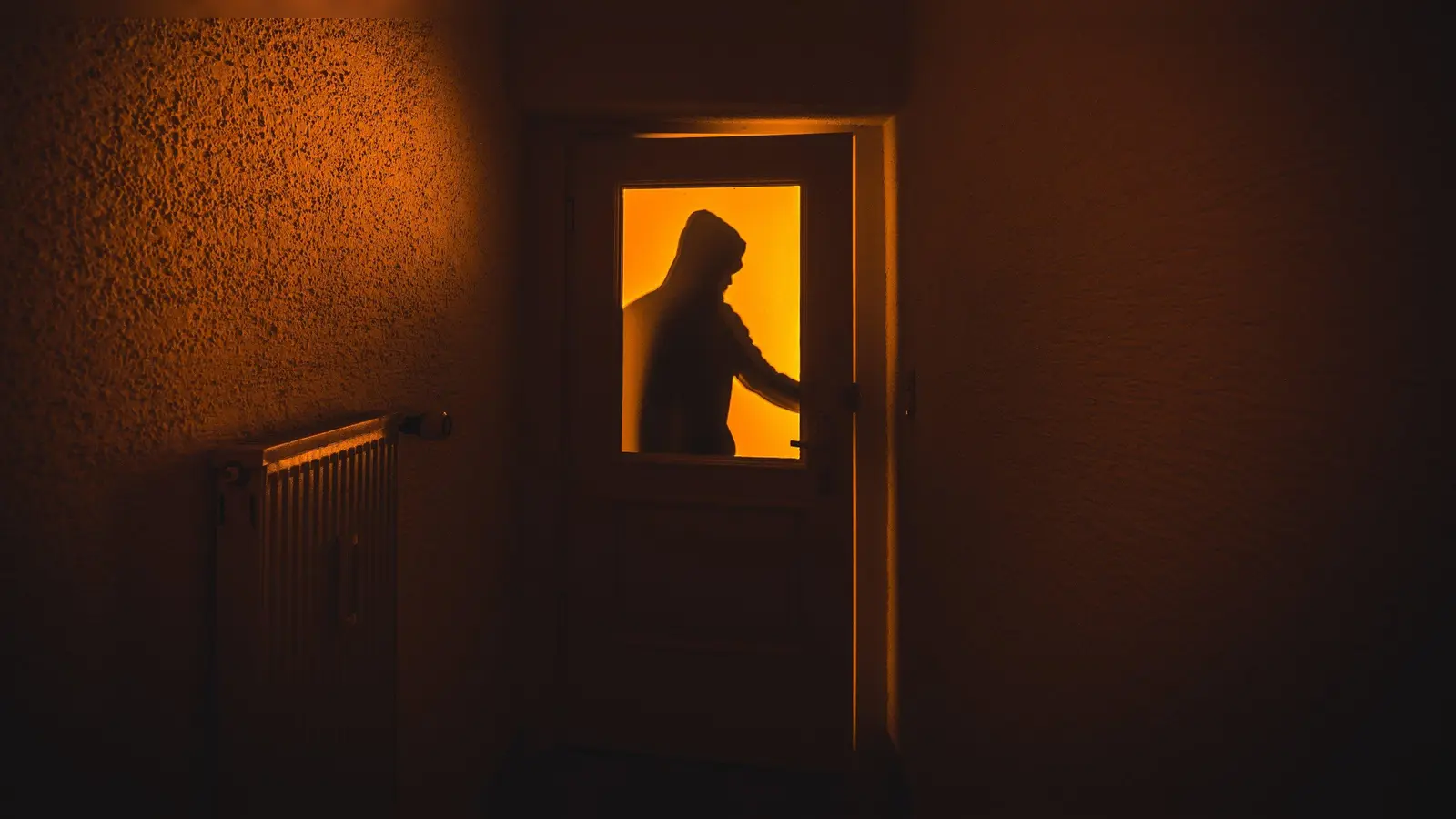 Vier Einbrecher sind am Mittwochmorgen in Bernstein bei Windischeschenbach in ein Wohnhaus eingebrochen. (Symbolbild: Nicolas Armer)