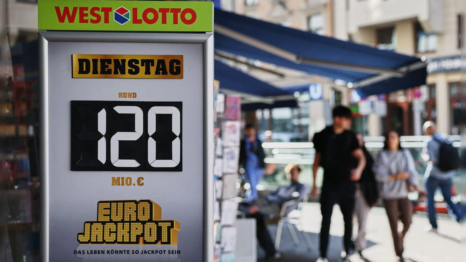Mehr geht nicht beim Eurojackpot: Der 120-Millionen-Topf wurde geknackt. (Archivbild) (Bild: Oliver Berg/dpa)