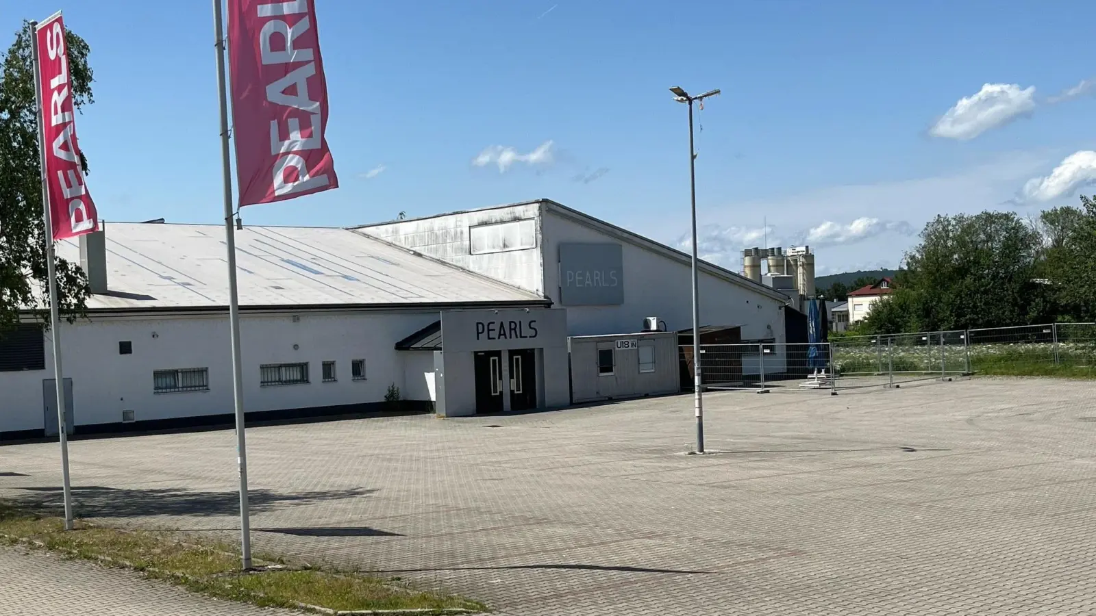 Eine Halloween-Party steigt heuer im „Pearls” in Nabburg. Das ist sicher. Allerdings wird hinter den Kulissen eine neue Nutzung des Geländes vorangetrieben. (Archivbild: ihl)