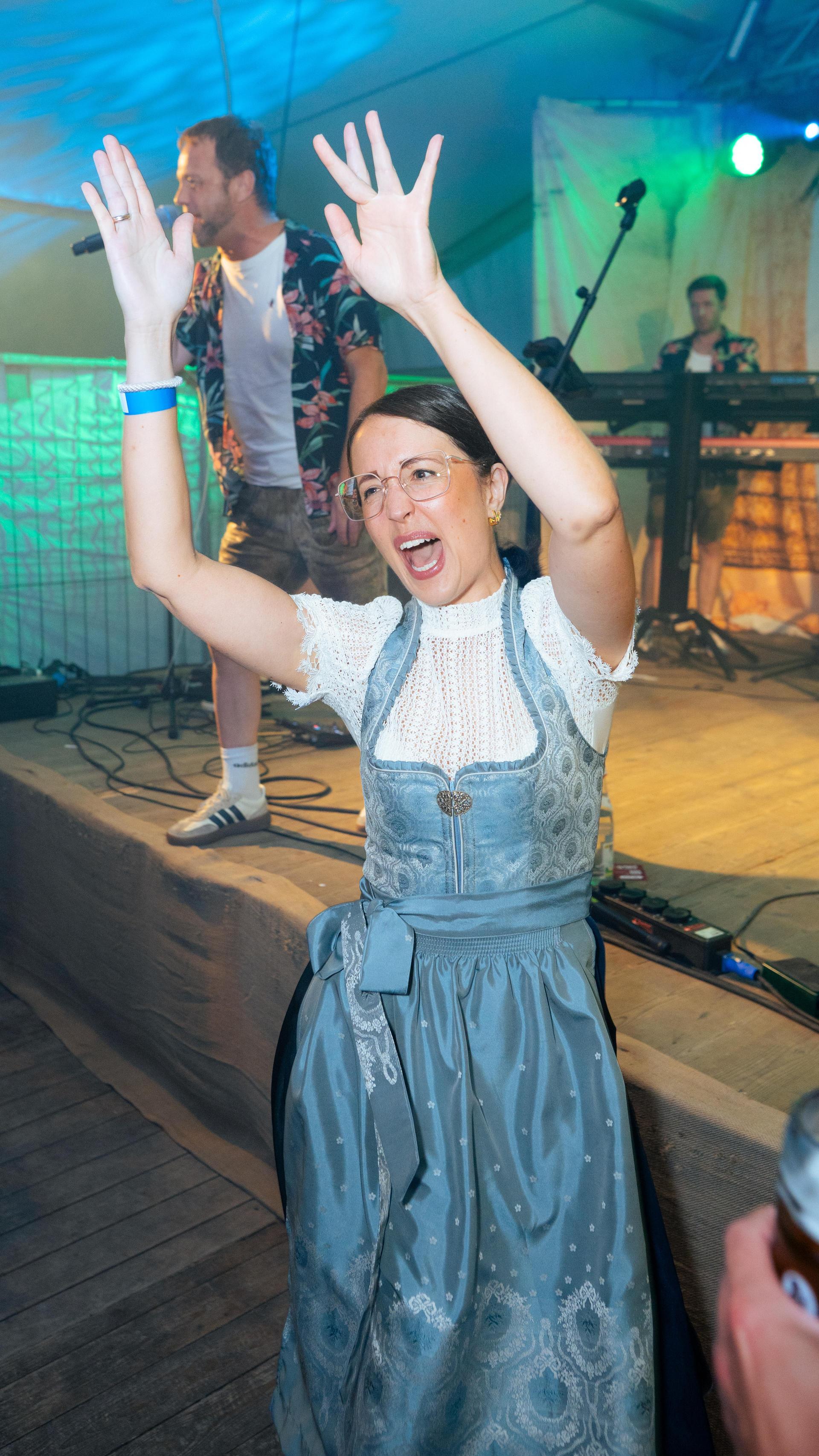 Gute Stimmung, volles Zelt und super Momentaufnahmen. (Bild: Hannes Stock)