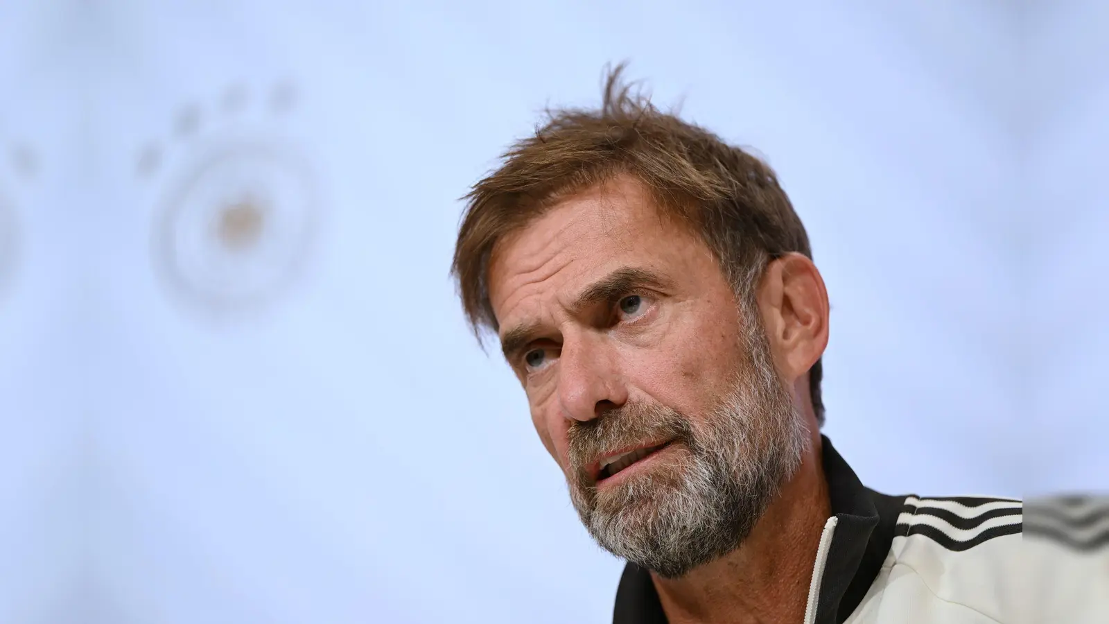 Jürgen Klopp kann das Abschlusstraining für die Partie in Griechenland mit allen 23 Spielern bestreiten.  (Bild: Sven Hoppe/dpa)
