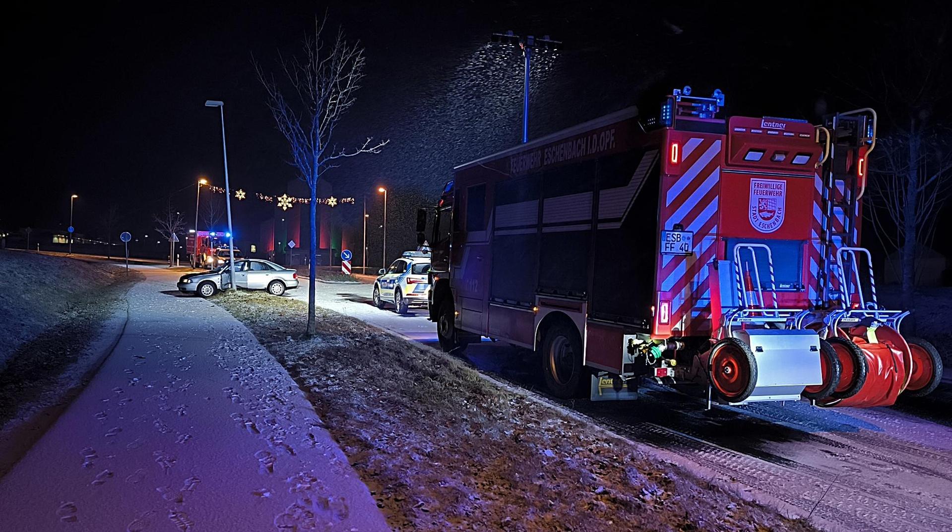 Im Schneetreiben kam in Eschenbach ein Autofahrer ins Rutschen. (Bild: Jürgen Masching)