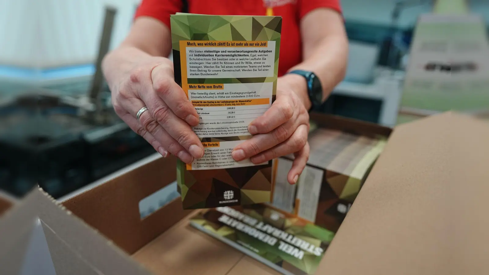 Neuer Wehrdienst - Erste Fragebögen werden verschickt (Bild: Kay Nietfeld/dpa)