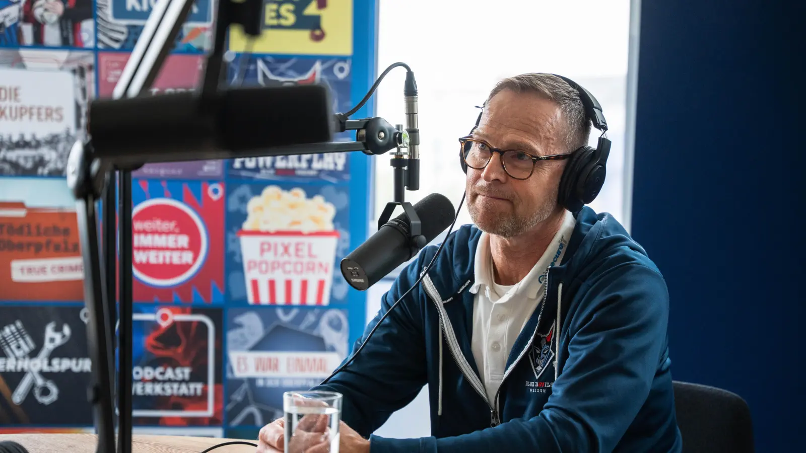 Jürgen Rumrich, der Sportliche Leiter der Blue Devils Weiden, war in der neuen Folge des Podcasts „Powerplay” zu Gast. (Bild: Noah Wegmüller-Kocher)