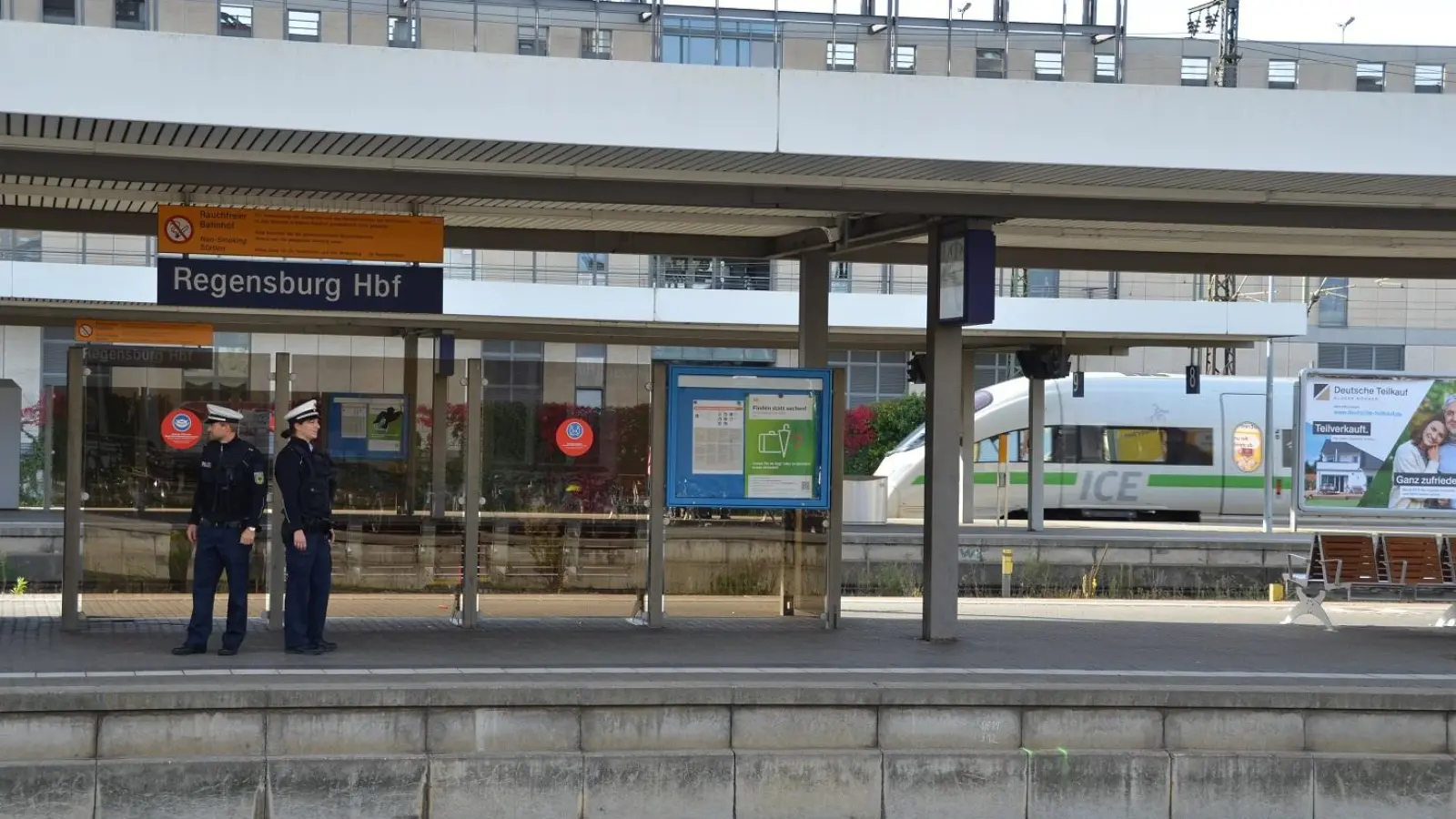Eine Polizeistreife hat am Hauptbahnhof Regensburg eine vermisste 14-Jährige aufgefunden.  (Bild: Bundespolizei)