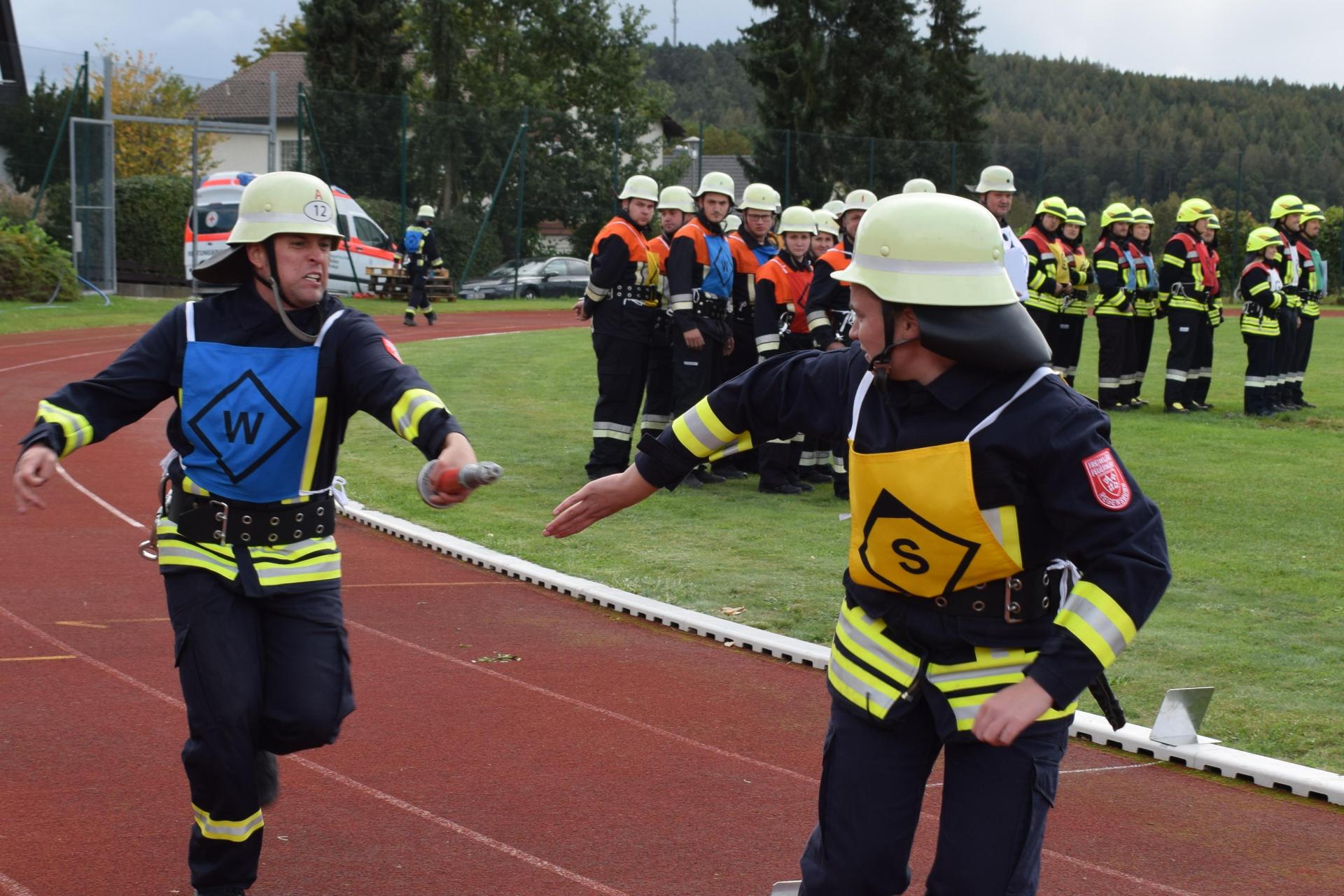 Der Staffellauf in voller Feuerwehrmontur gehört auch zum Programm der Bundes-, Landes- und Oberpfalz- Wettkämpfe am Samstag, 13. September, in Amberg (Archivbild: bnr)