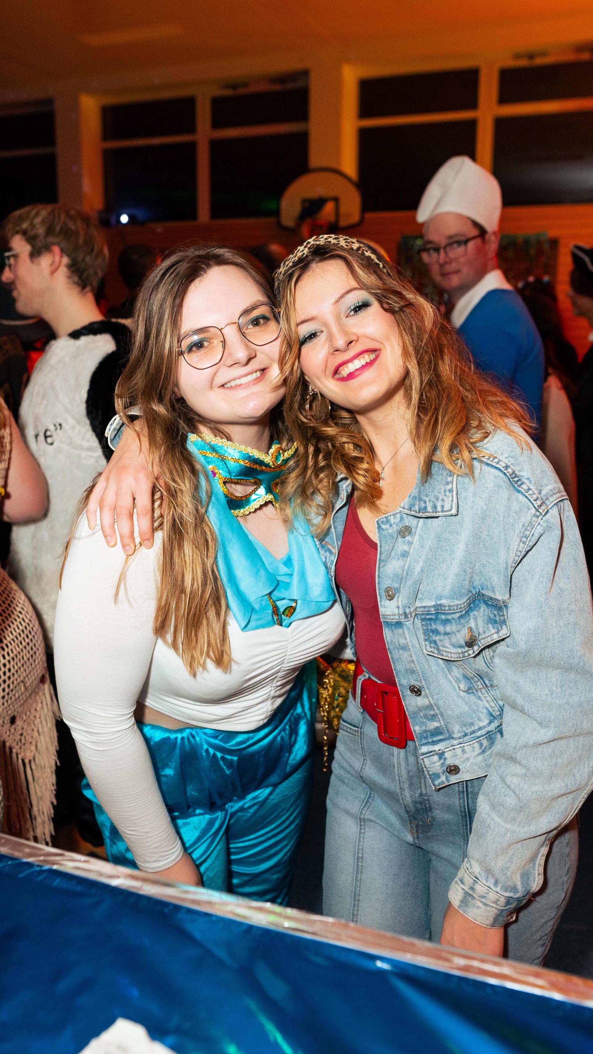 Beim Faschingsball des FC Luhe gings mit Vollgas weiter im Faschingstreiben.  (Bild: Hannes Stock)