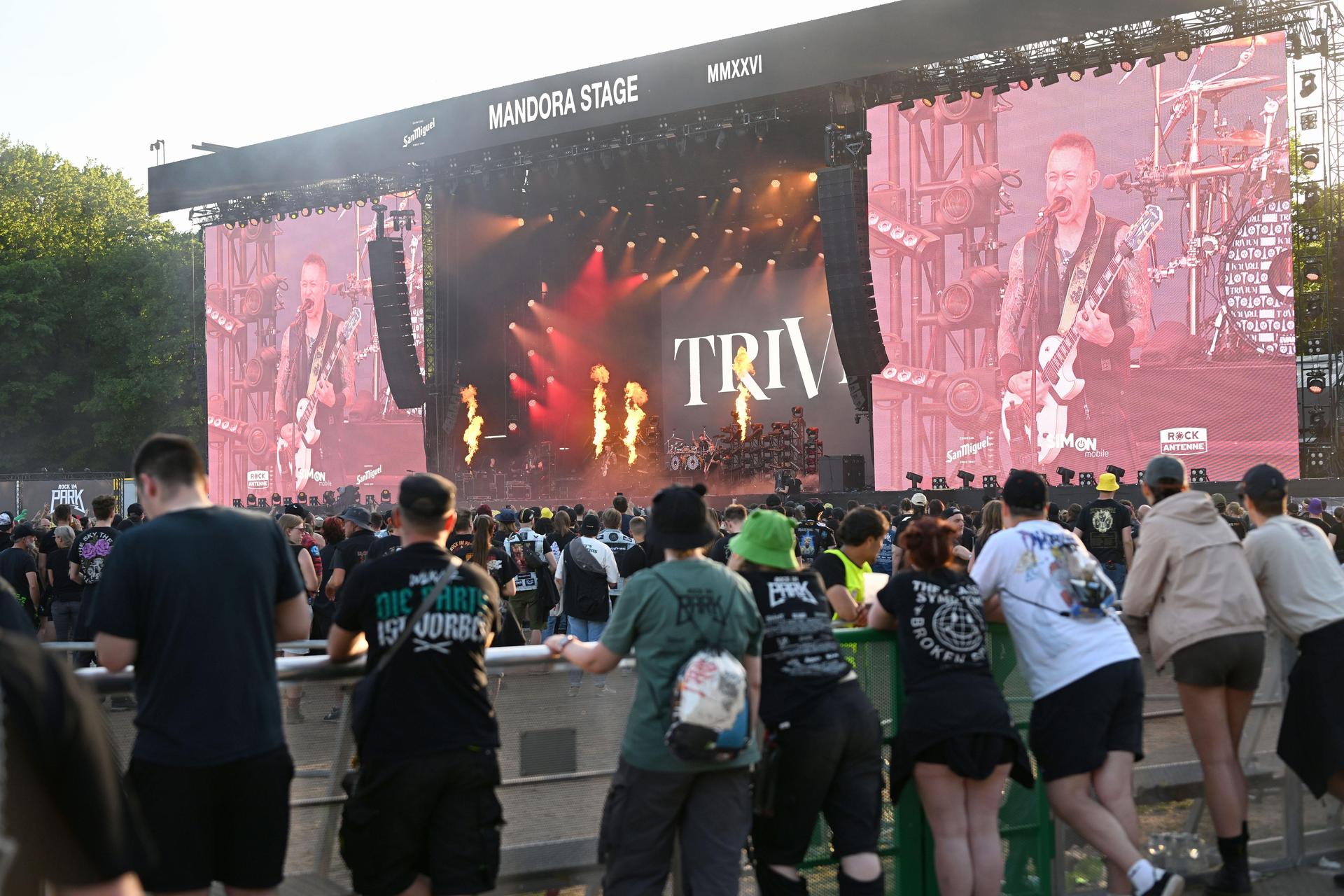 Auch bei den Acts am Nachmittag sind die Bühnen gut gefüllt. (Bild: Tobias Schwarzmeier)