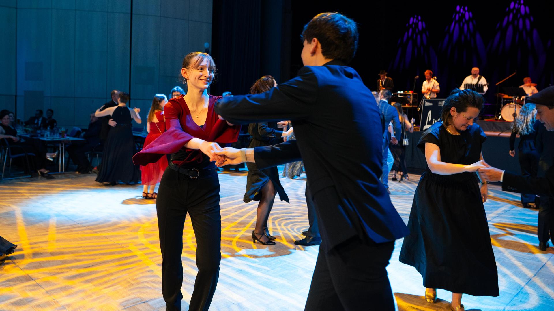 Abschlussball der Weidener Gymnnasien in der Max-Reger-Halle 2025 (Bild: Hannes Stock)