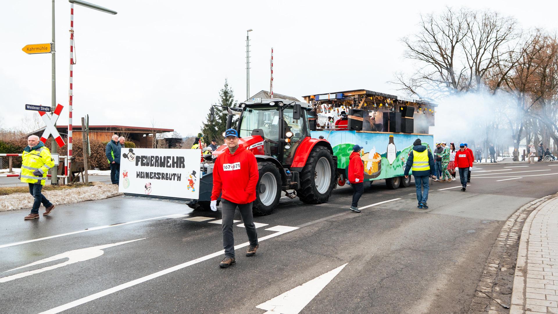 Am Sonntag wurde es bunt beim Pressather Faschingszug. (Bild: Hannes Stock)
