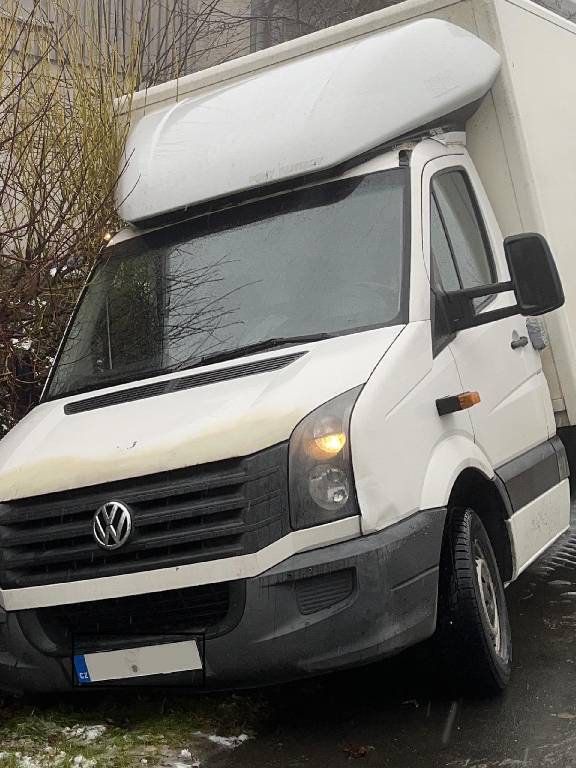 Eine Verkehrspanne mit dem Tatfahrzeug wurde den beiden Verdächtigen zum Verhängnis. (Bild: Polizeipräsidium Oberpfalz)