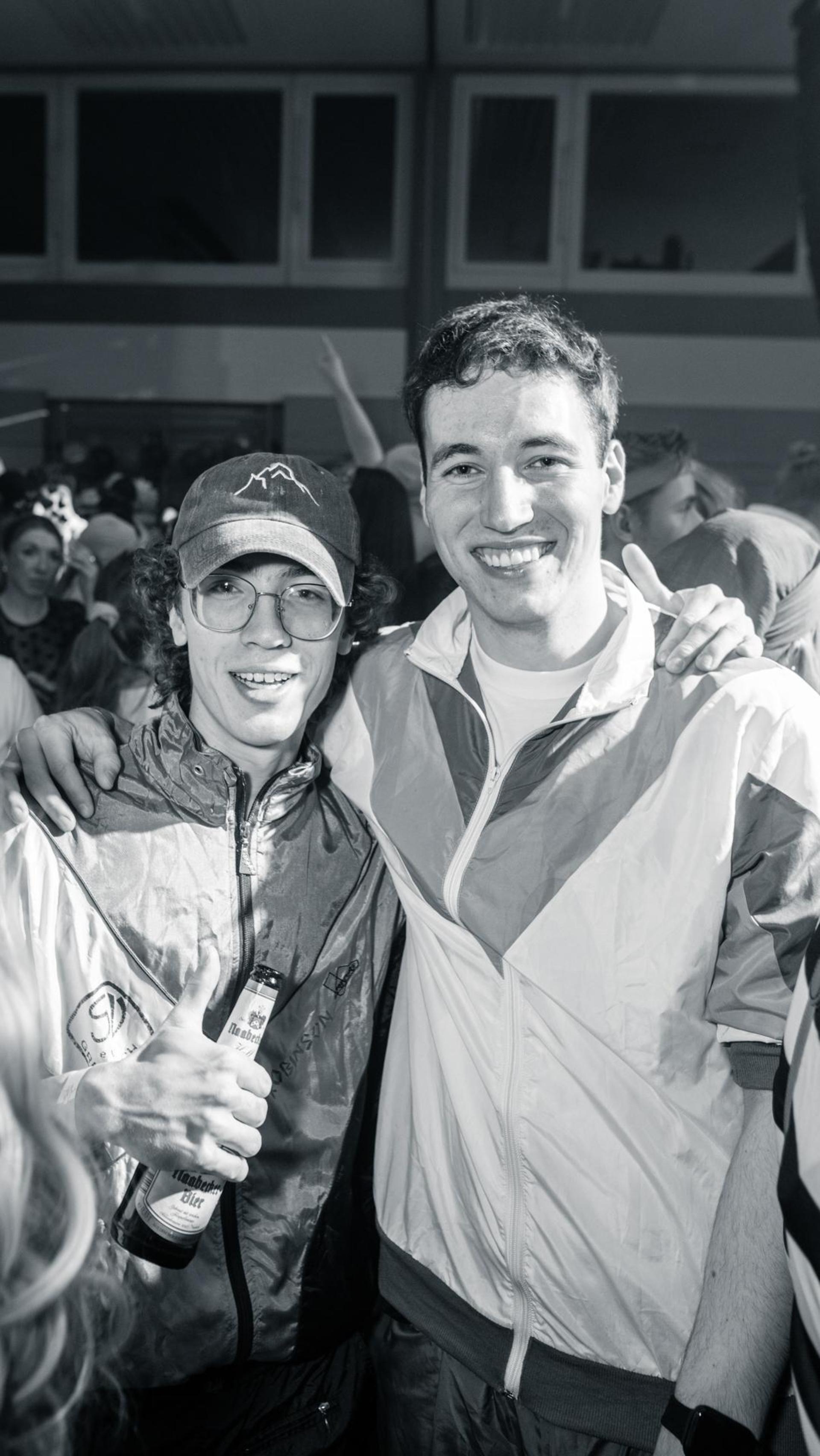 Am Sportlerball in Schirmitz gings mit Vollgas weiter im Faschingstreiben.  (Bild: Hannes Stock)