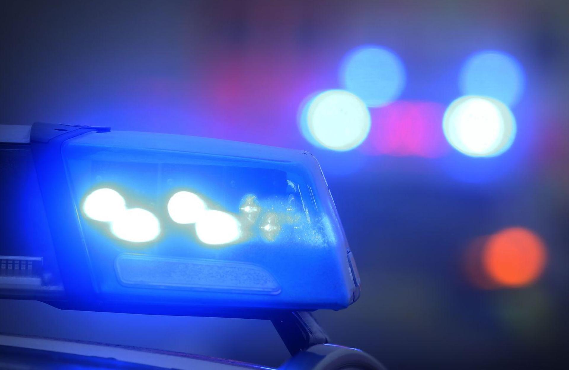 Polizisten fanden die vier Leichen am Freitagabend.  (Symbolbild: Karl-Josef Hildenbrand/dpa)