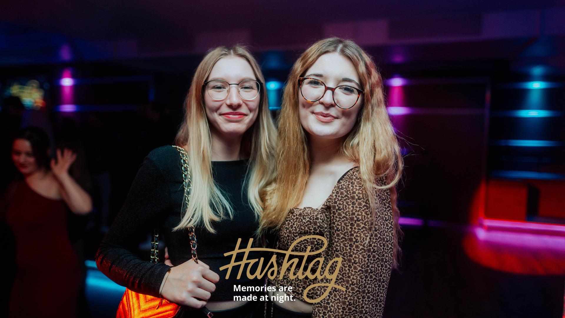 „Geld zurück” war das Motto bei der Party am Freitag im Hashtag Weiden.  (Bild: Sebastian Reiter)