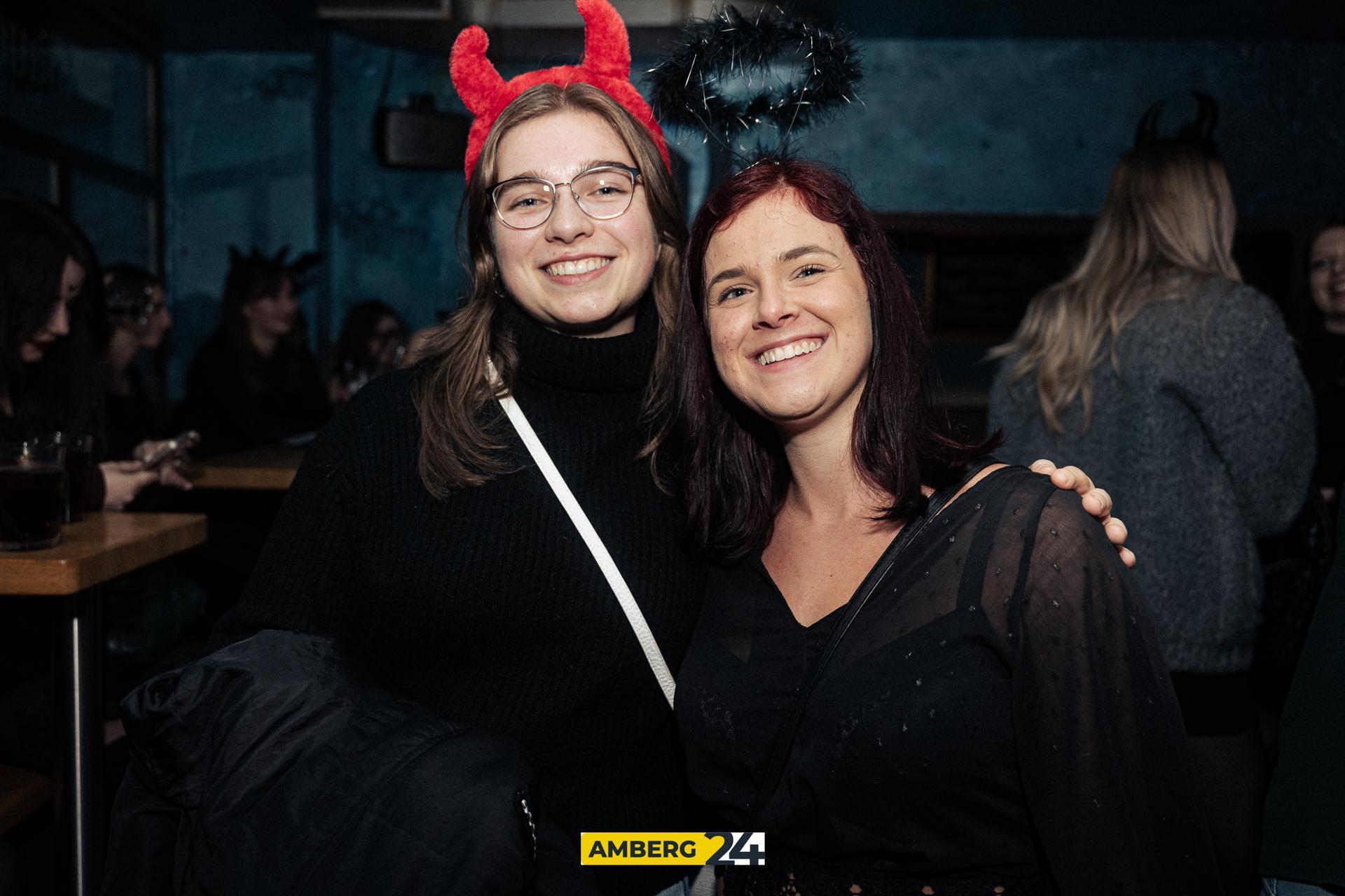 Im Blauen Haus sorgte der „American Halloween DJ” für einen grusligen Abend.  (Bild: David Mueller)