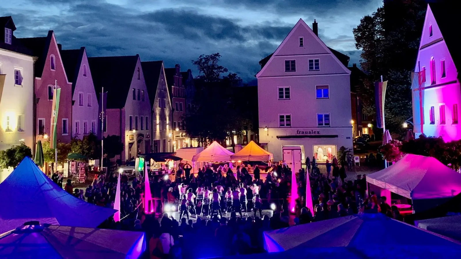 Am Freitag gibt es in der ganzen Stadt „Kunstgenuss bis Mitternacht”. (Bild: Gabi Schönberger)