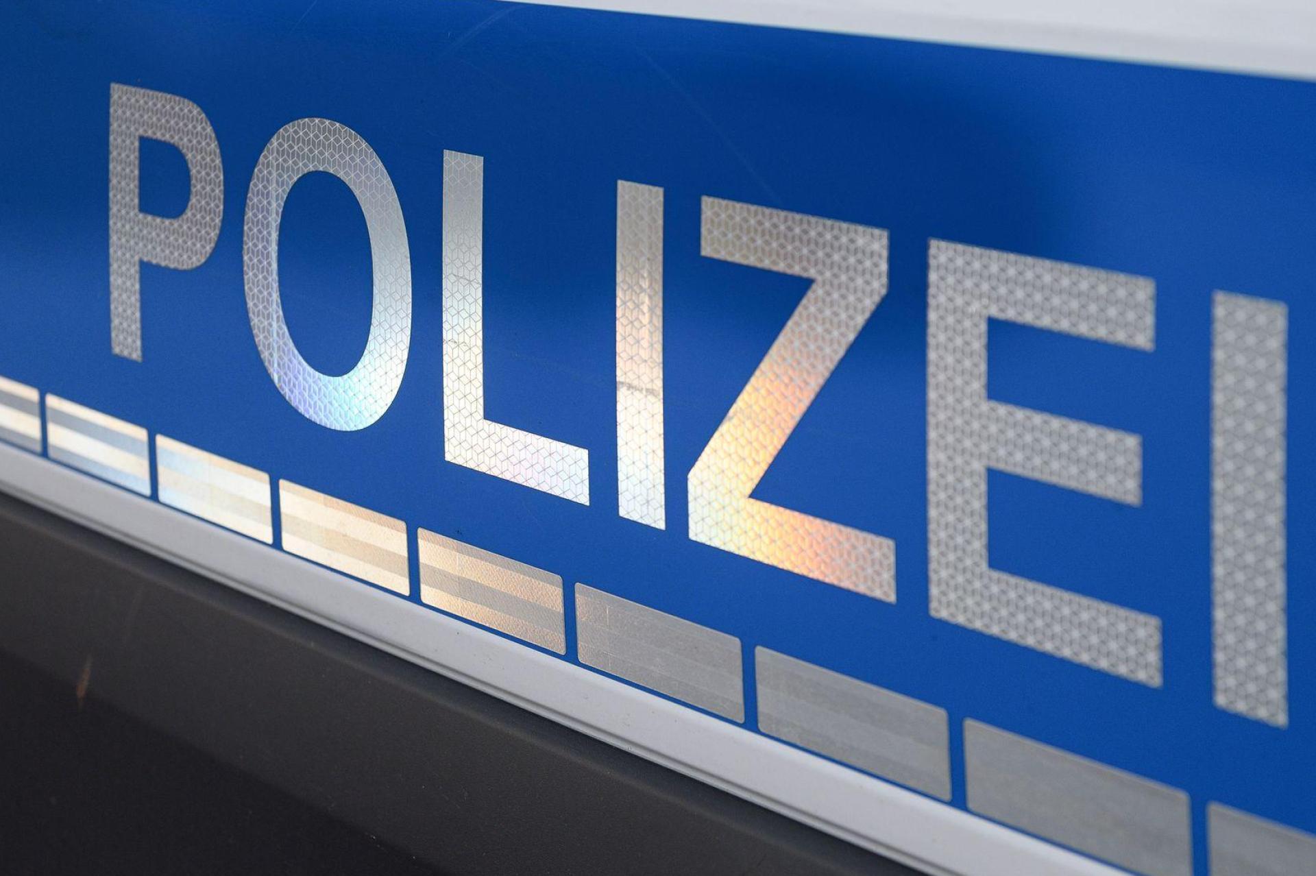 Die Polizei Würzburg hat eine Ermittlungskommission eingerichtet. (Symbolbild: Daniel Vogl/dpa)