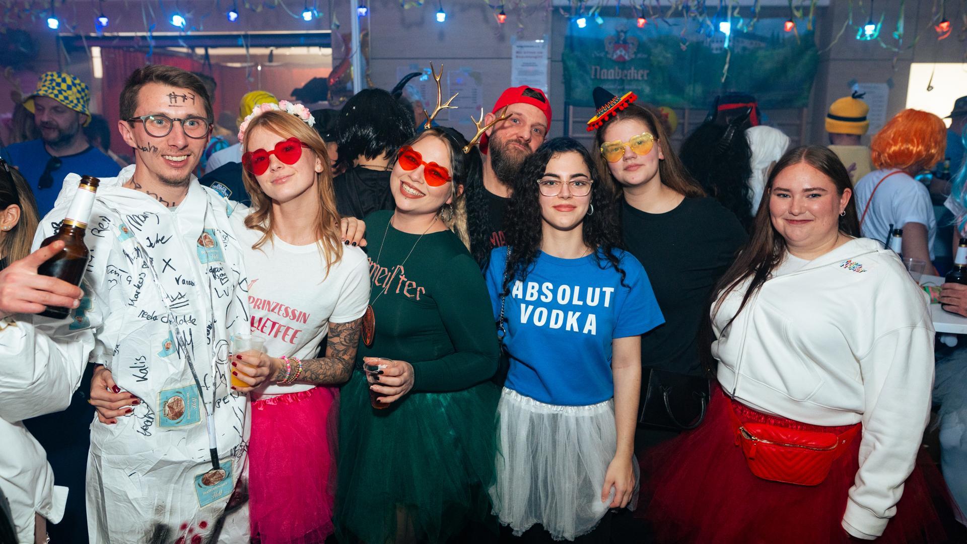 Am Sportlerball in Schirmitz gings mit Vollgas weiter im Faschingstreiben.  (Bild: Hannes Stock)