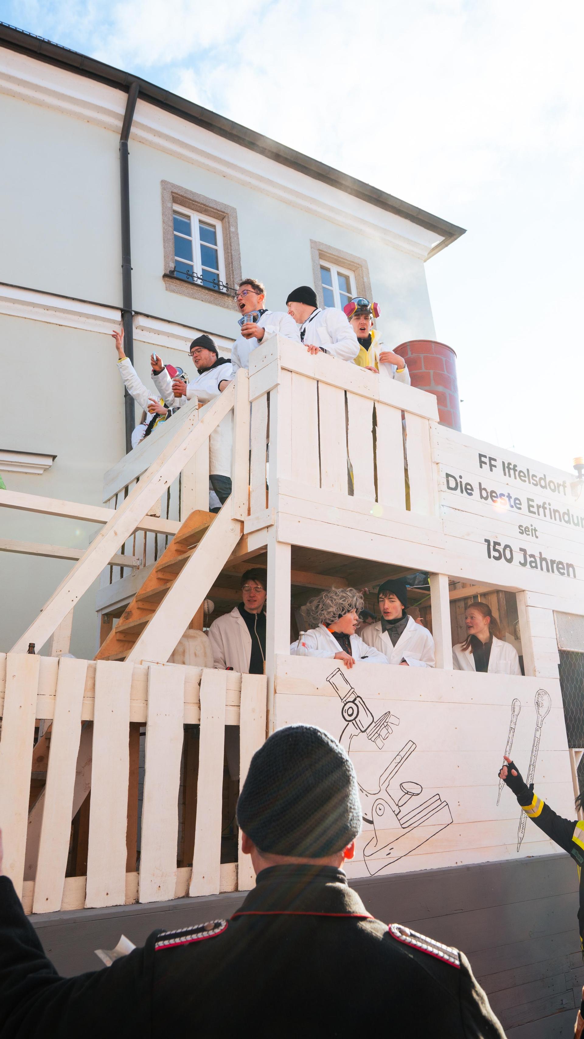 Erst Faschingszug, dann Afterparty in Neustadt. Wir haben die Bilder.  (Bild: Hannes Stock)