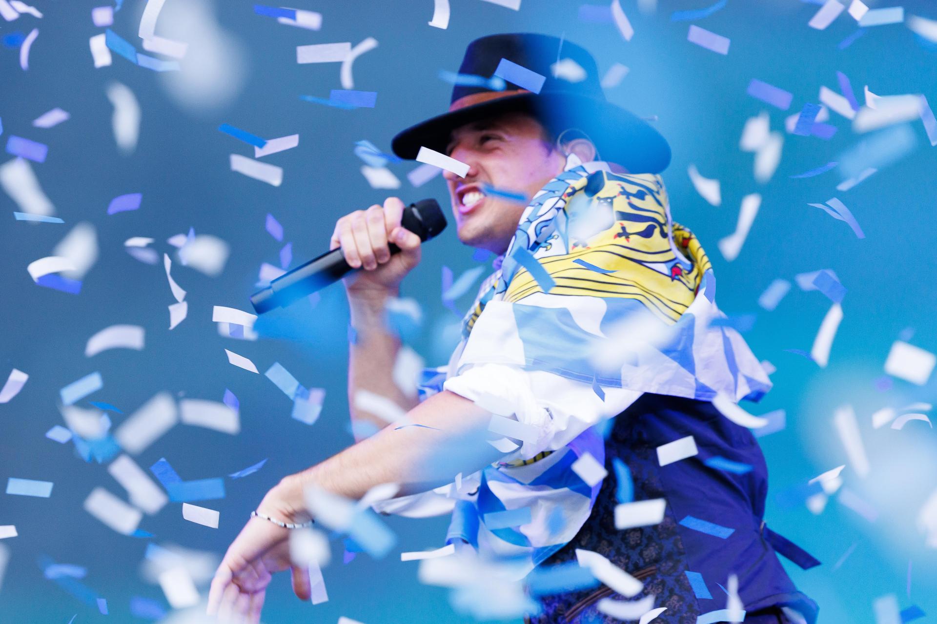 Der Schwandorfer Schlagerrapper Tream hat seine eigene Trachtenkollektion herausgebracht. (Archivbild: Florian Wieser/dpa)