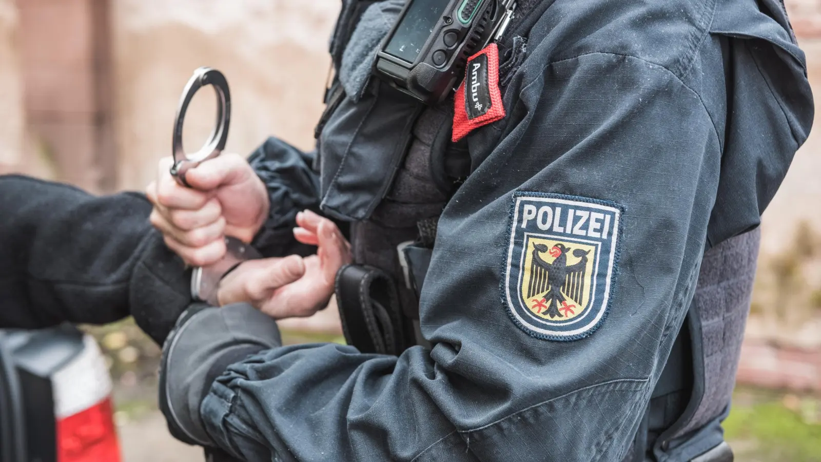 Die Bundespolizei Waidhaus kann eine gesuchte Straftäterin festnehmen. (Bild: Bundespolizei Waidhaus/ exb)
