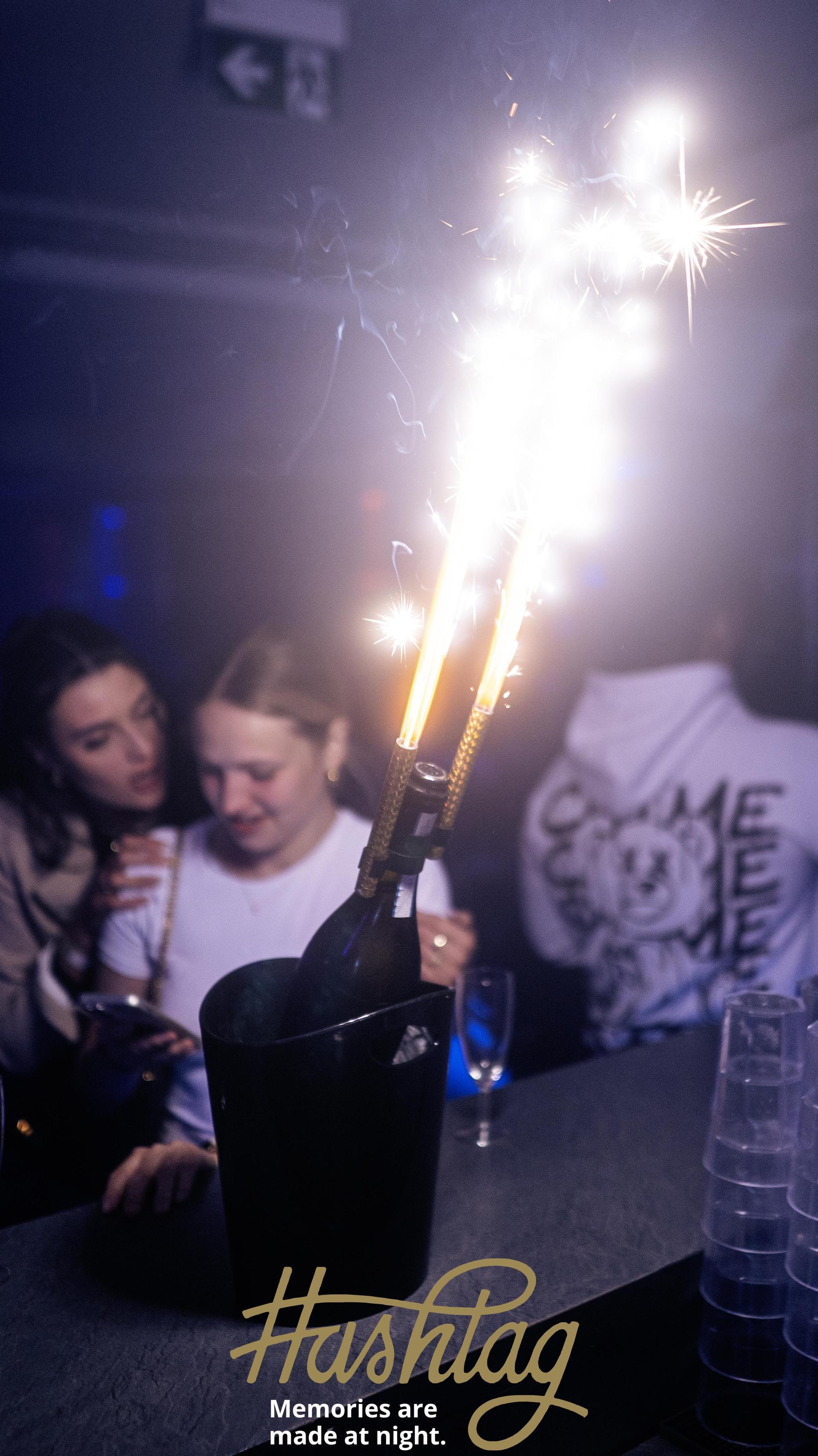 Die „Blackedout”-Party im Hashtag. (Bild: Hannes Stock)